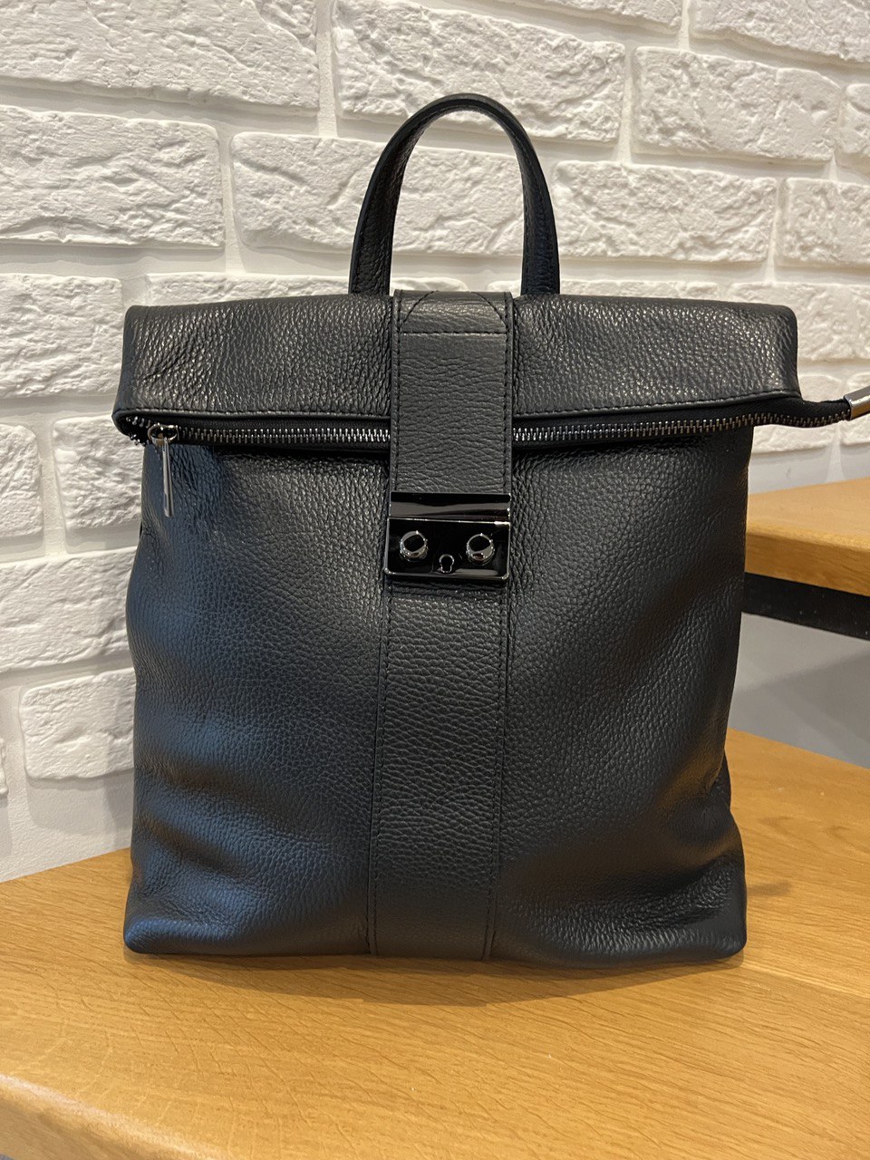 Рюкзак зі шкіри - мікс практичності та стилю! Італія, колір чорний