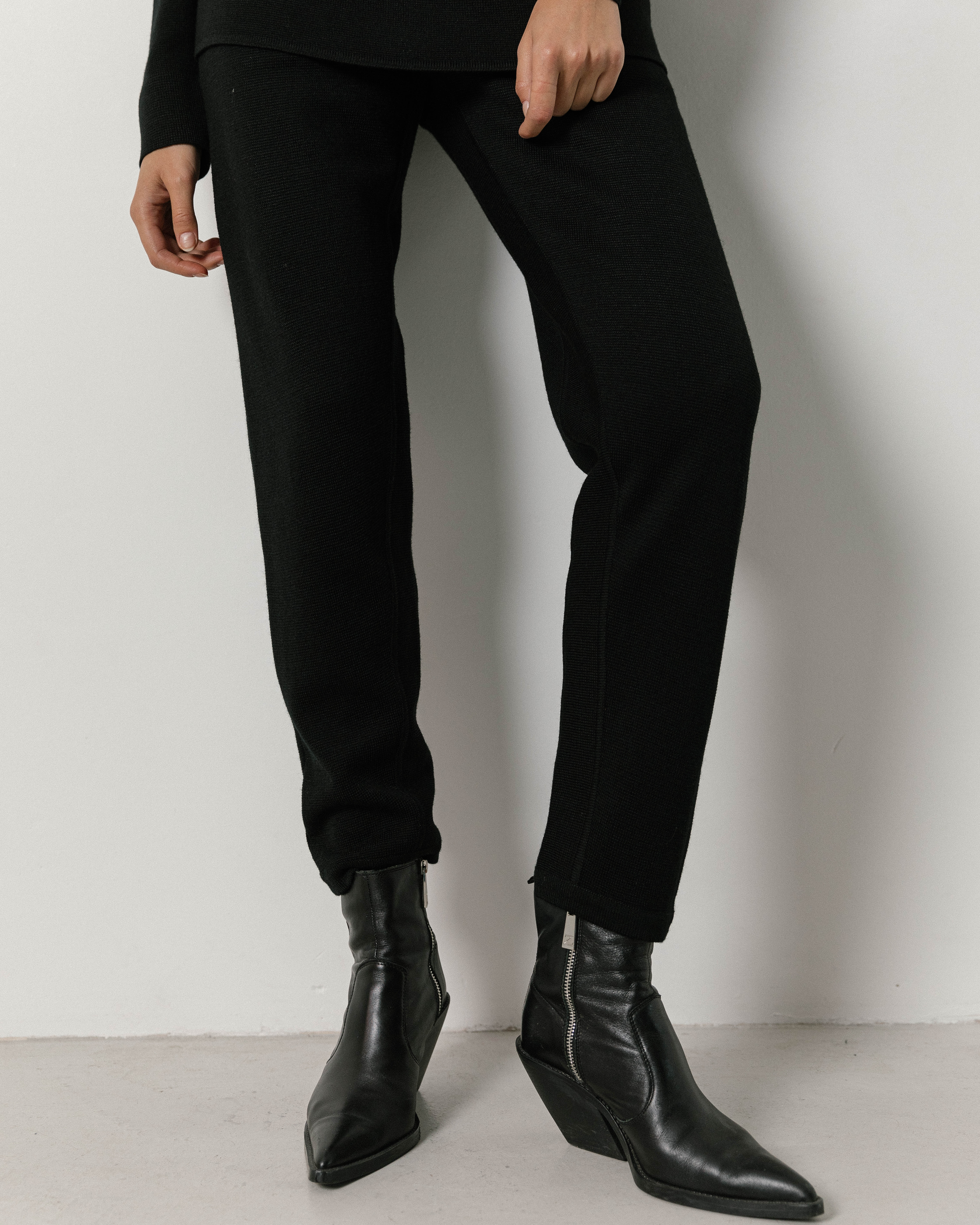 Трикотажні брюки зі вставкою чорні 