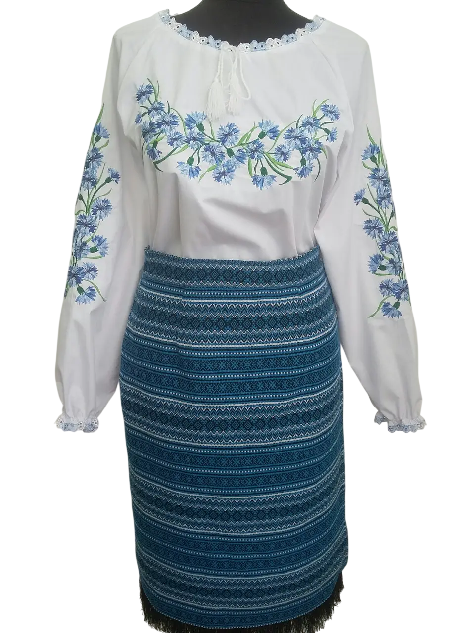 Жіночий костюм в українському стилі сорочка і плахта