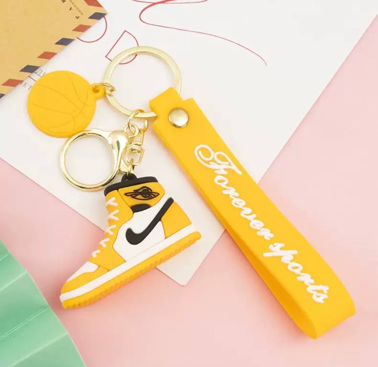 Брелок Кросівок Nike Air Jordan , жовтий