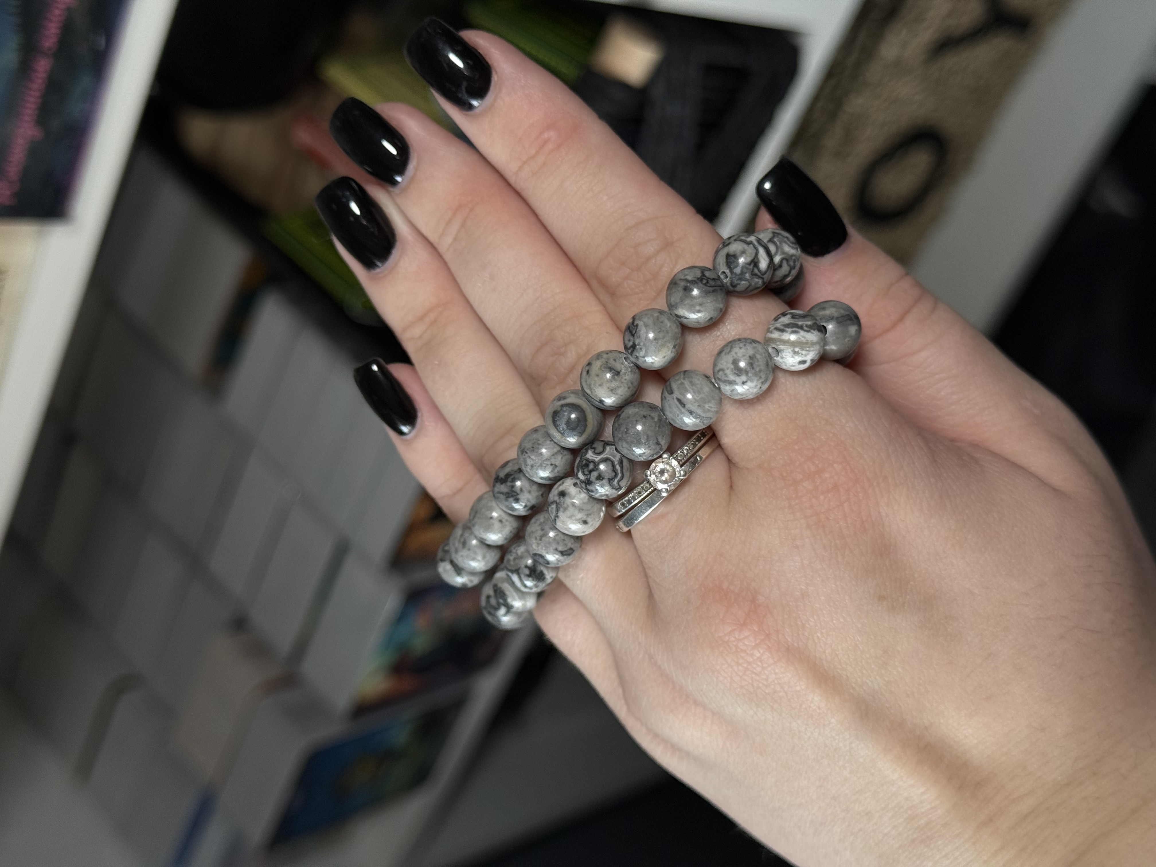 Браслет з натурального камня Говліт