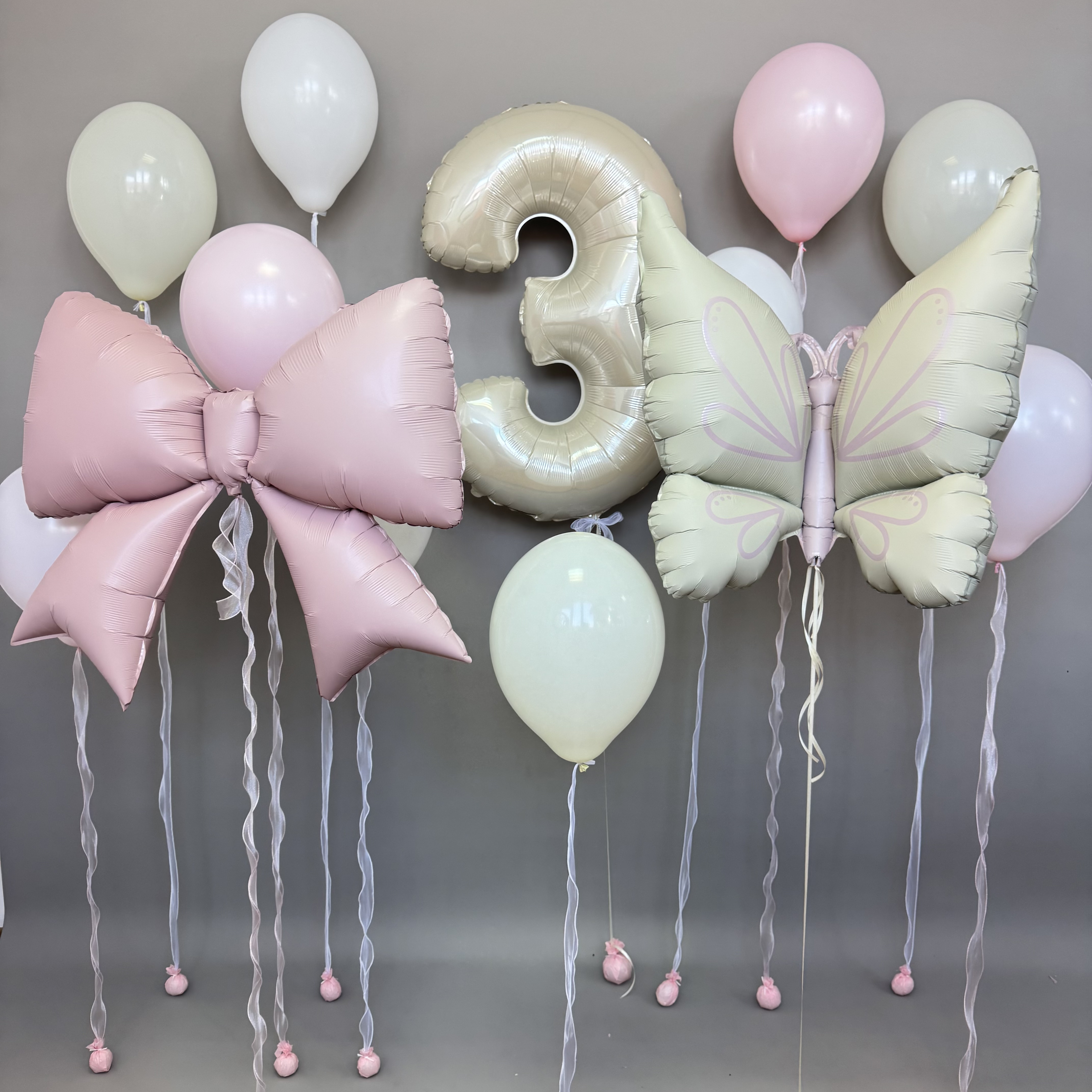 Подарунковий набір «Елегантний метелик» — цифра 100 см, бант та вертикальна гірлянда «рибка»