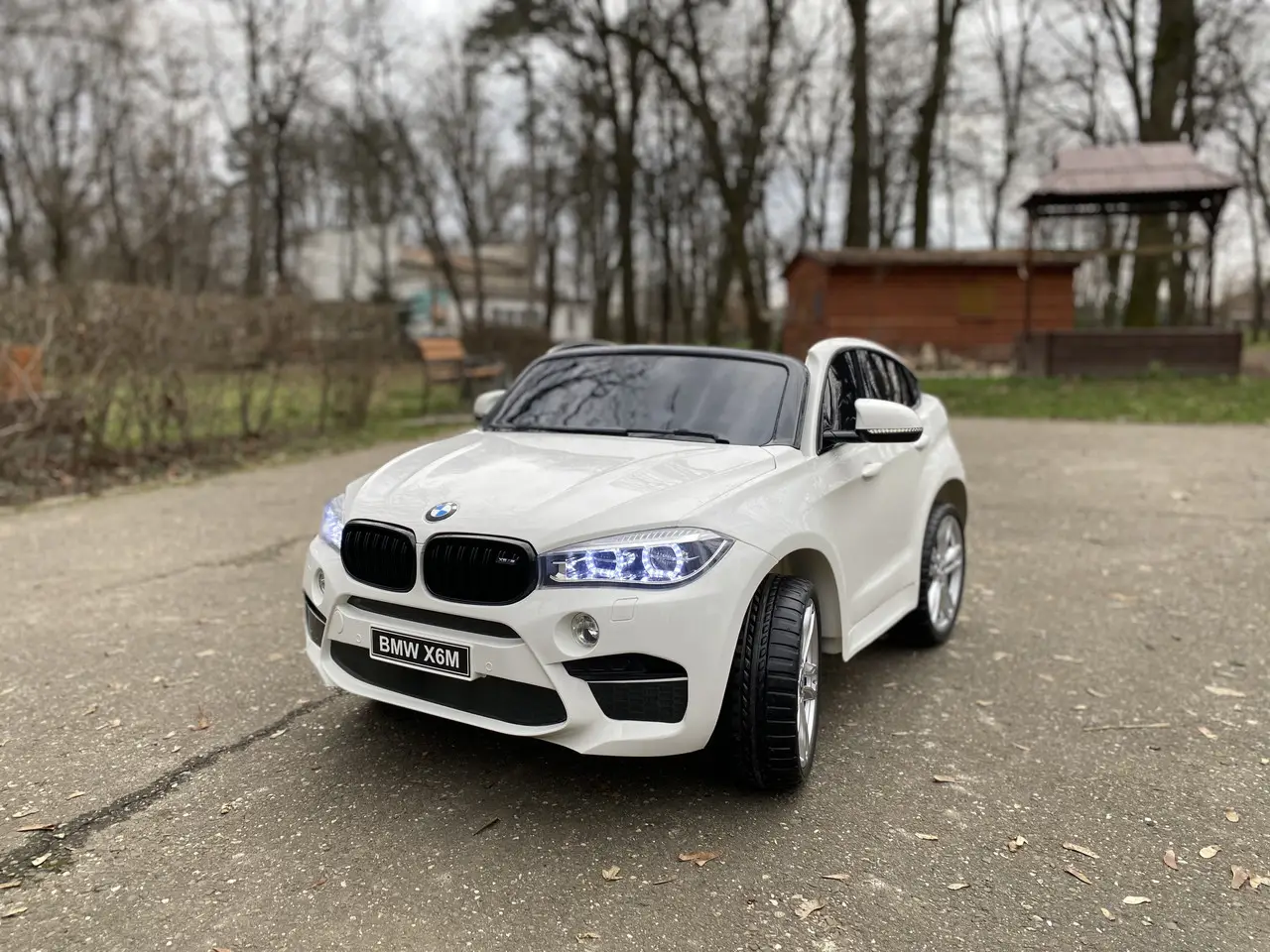 Двомісний дитячий електромобіль Bambi BMW X6M білий