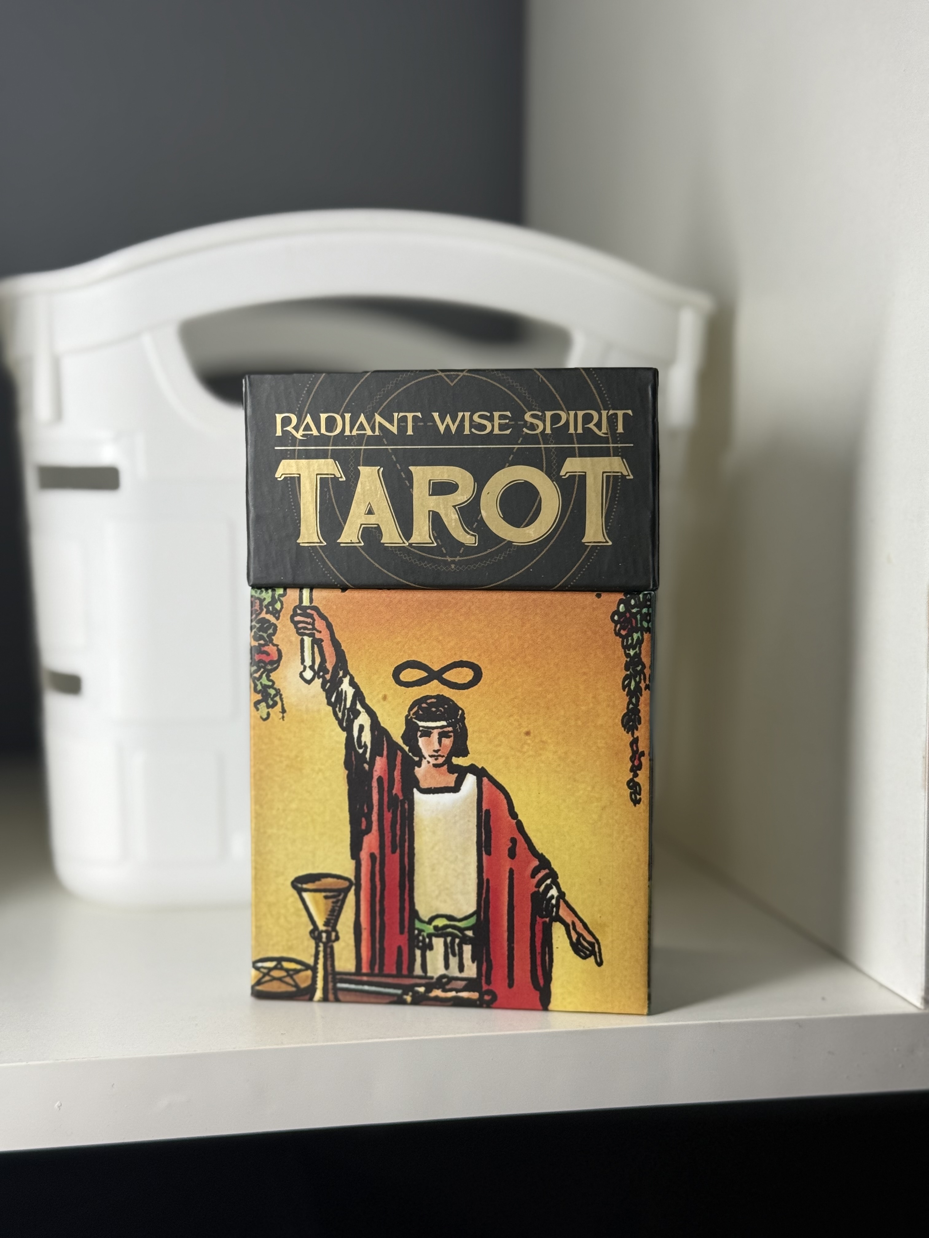 Оригінальна колода Radiant Wise Spirit Tarot (Таро Сяючий Мудрий Дух)