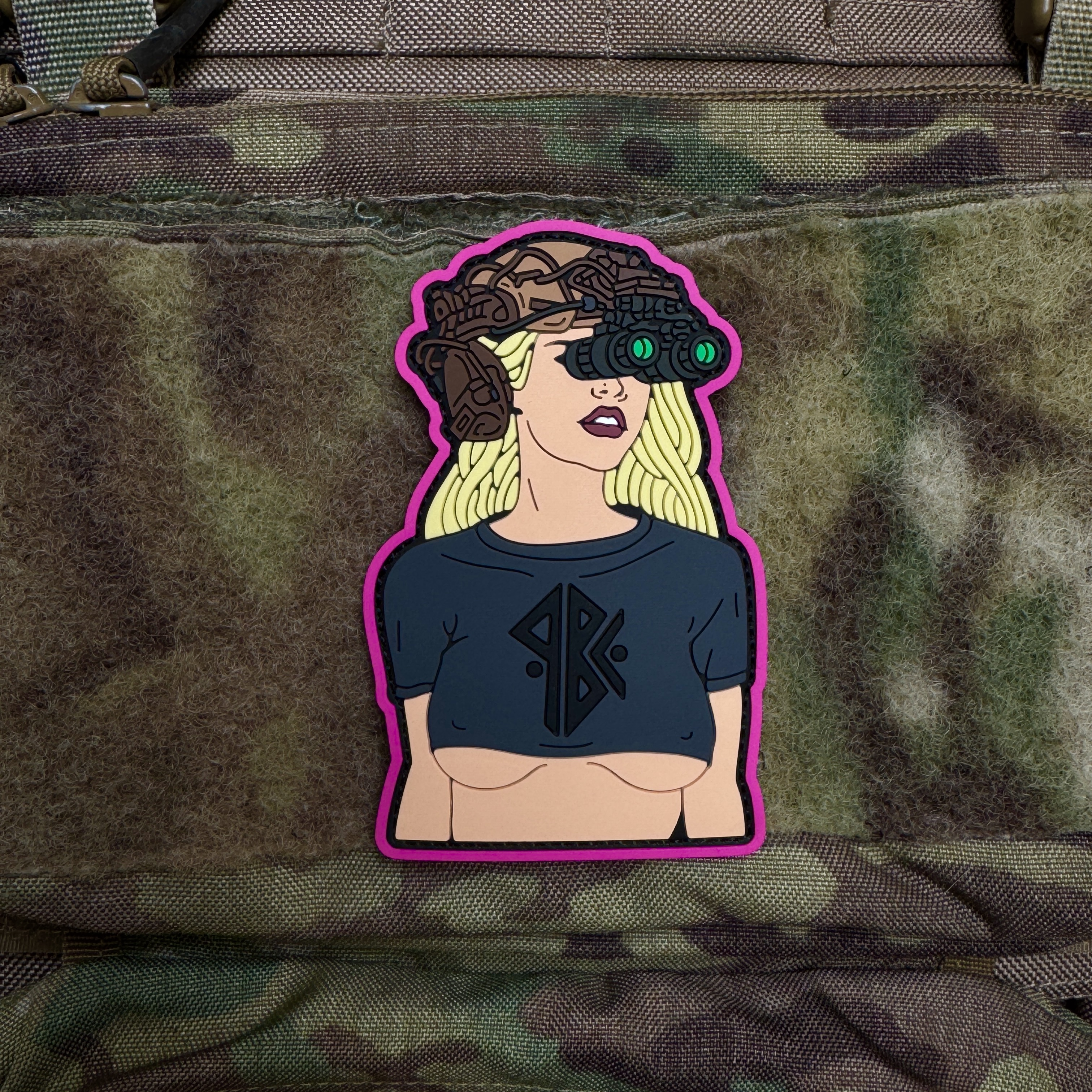 Оригінальний патч «PinUP» від бренду "PARACORD BY CAT".