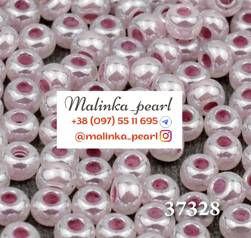 Бісер бузковий блідий, непрозорий, алебастровий, глянцевий