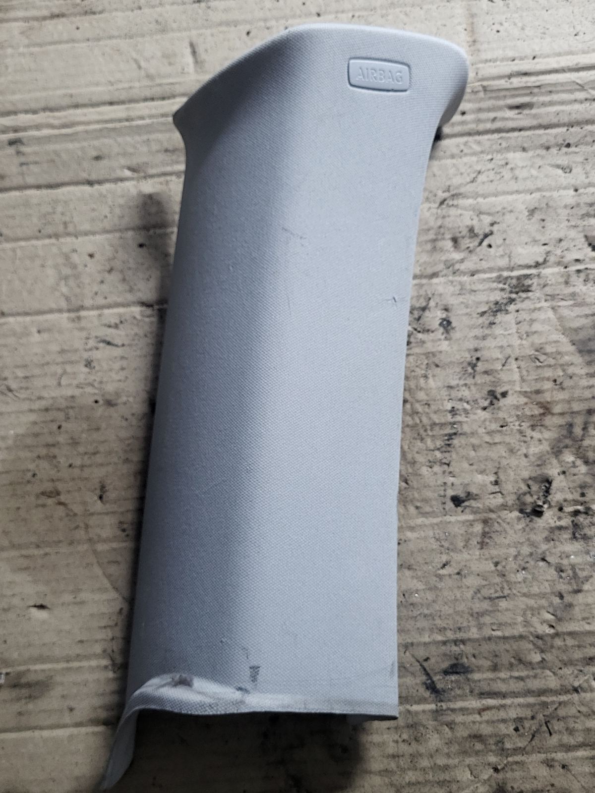 Накладка задньої середньої стійки ліва Passat B6 BMP універсал