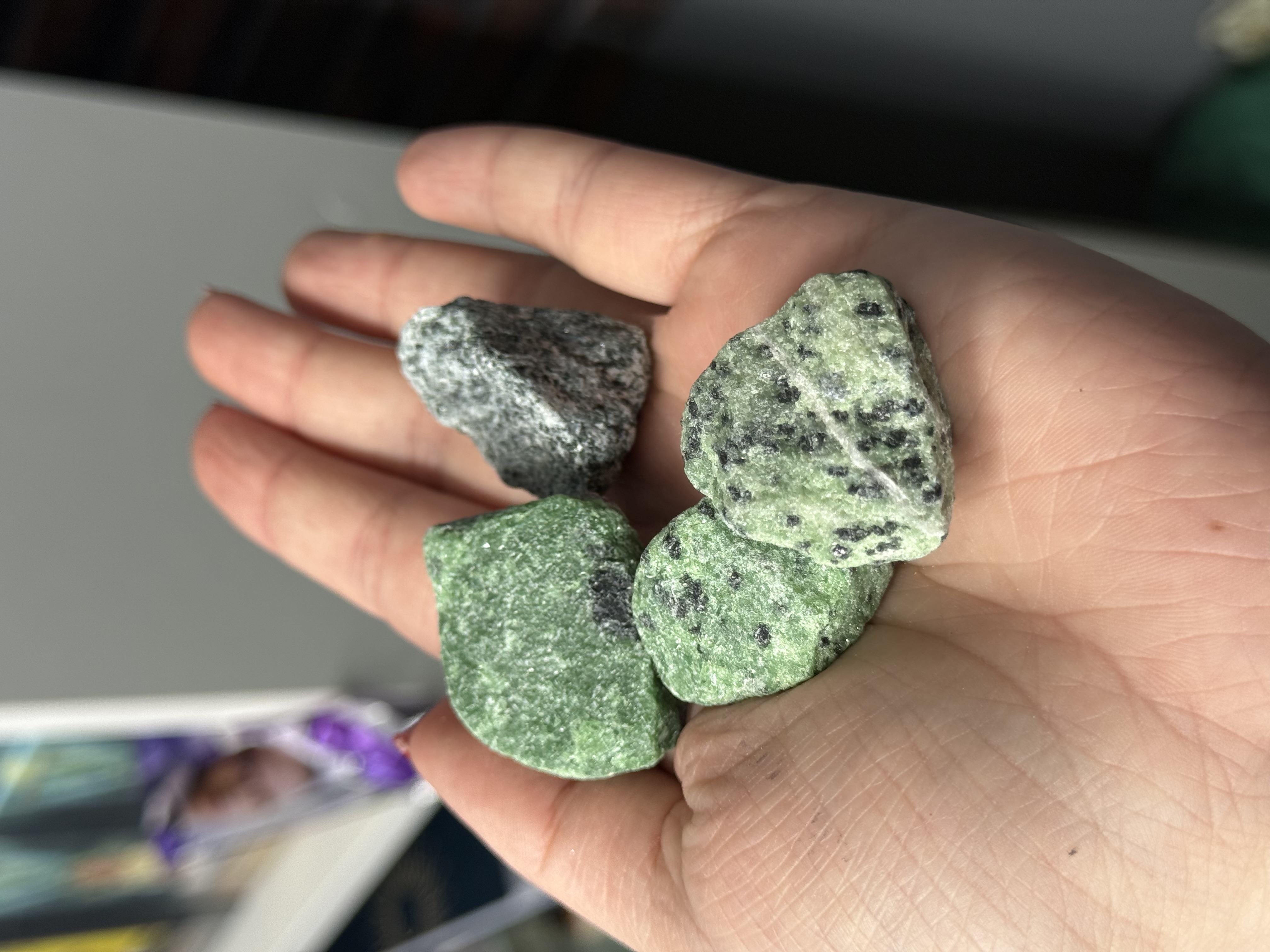 Натуральний камінь Геліотроп (необроблений)