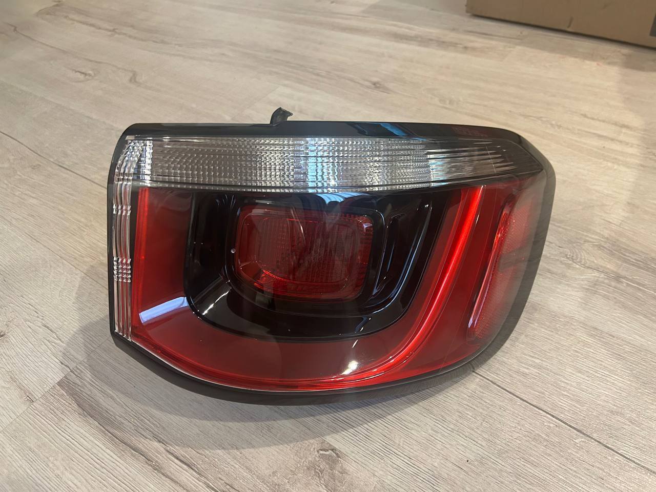 Jeep Compass 2 Права сторона Б/у оригінал (Пасажирська сторона в крило)  2017 - 2024 роки