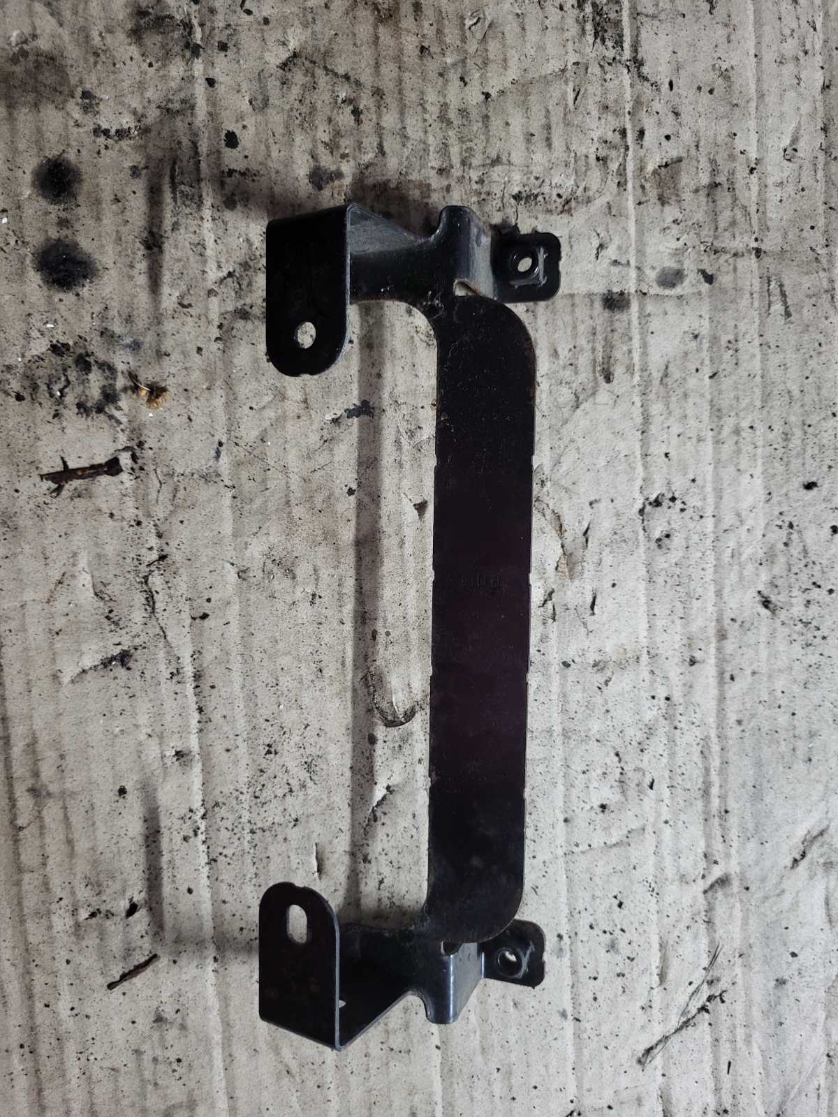 Кронштейн кріплення блока двигуна Passat B6 BMP