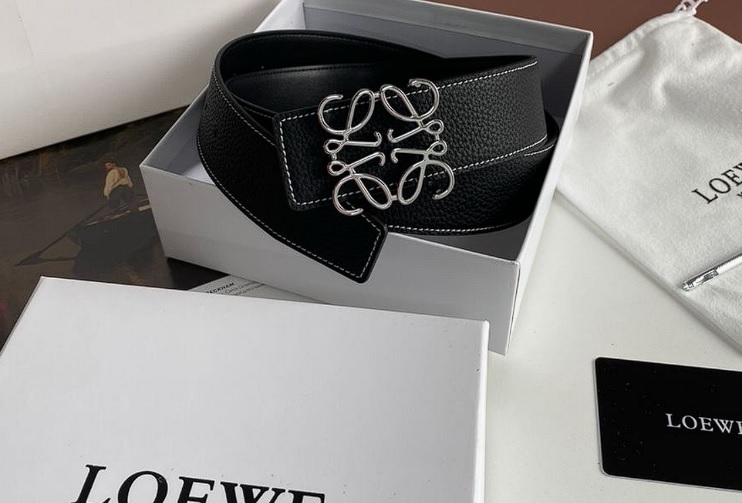 Loewe Anagram Belt in Pebble Grain Calfskin Black/Silver