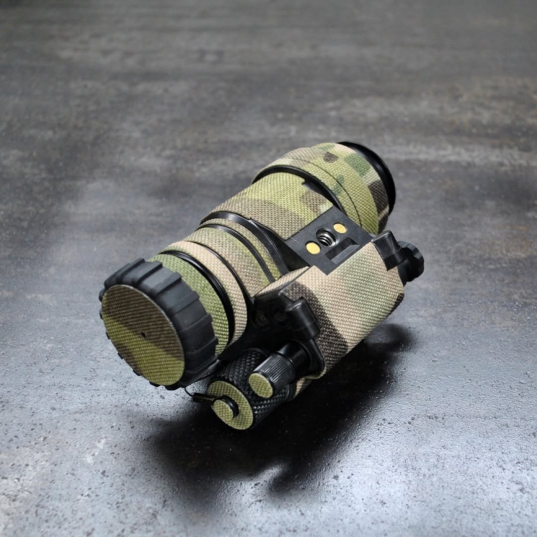 Маскувальні текстильні наліпки для ПНБ "PVS-14 + J-ARM" від українського бренду "SVETOGOR DEFENCE".