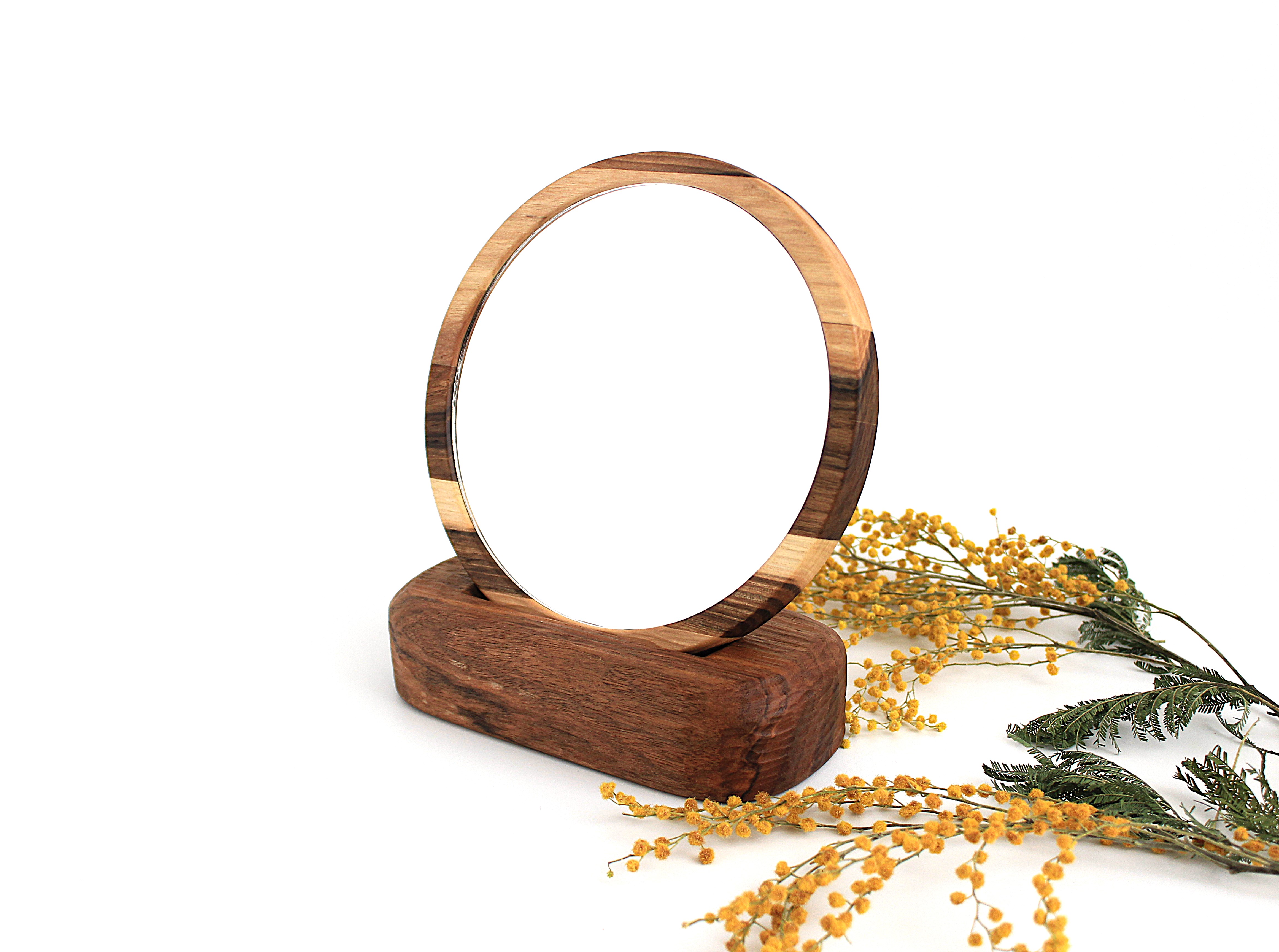 Настільне  дерев’яне дзеркальце