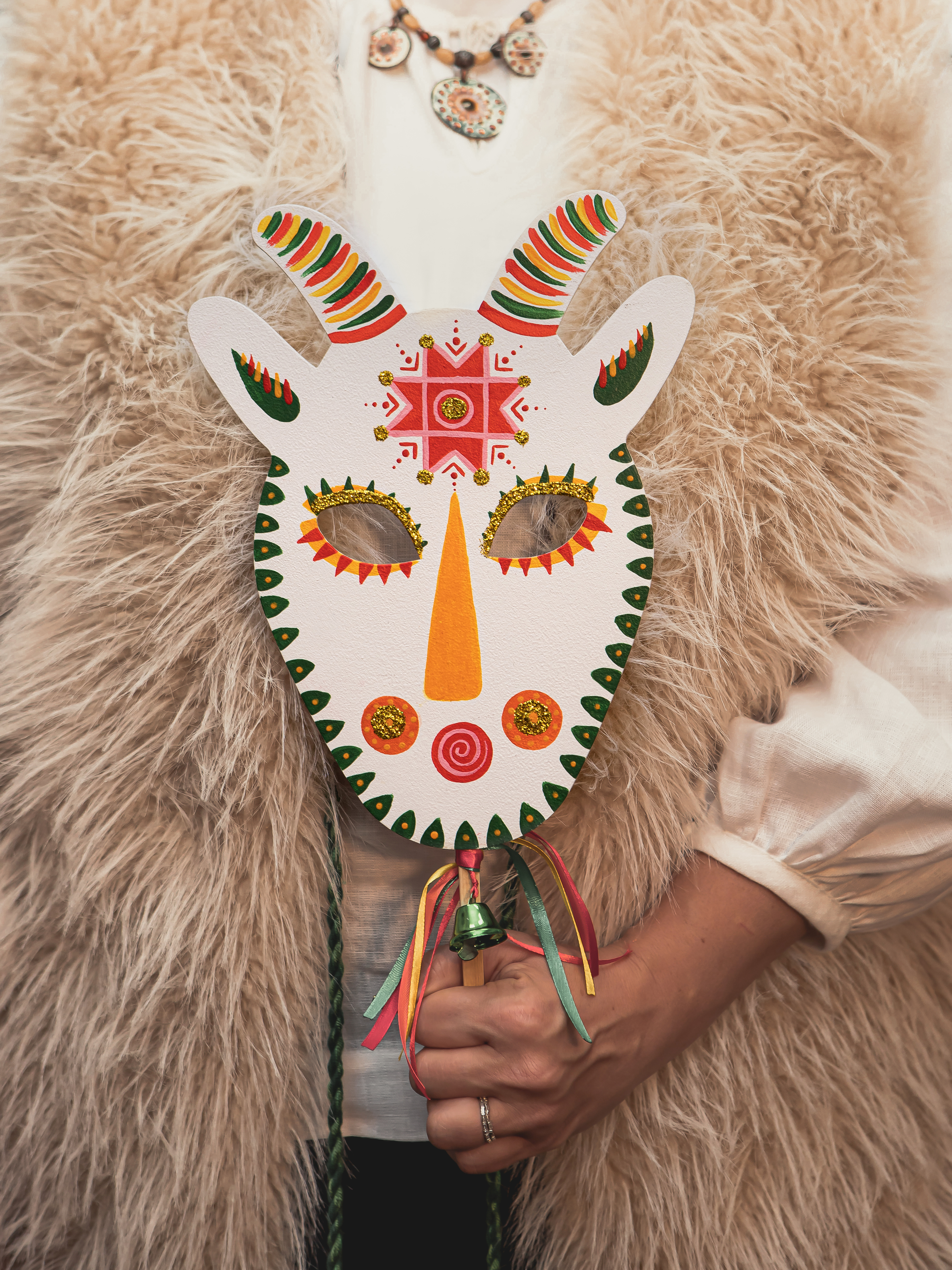 Маска Кози Мальована Біла