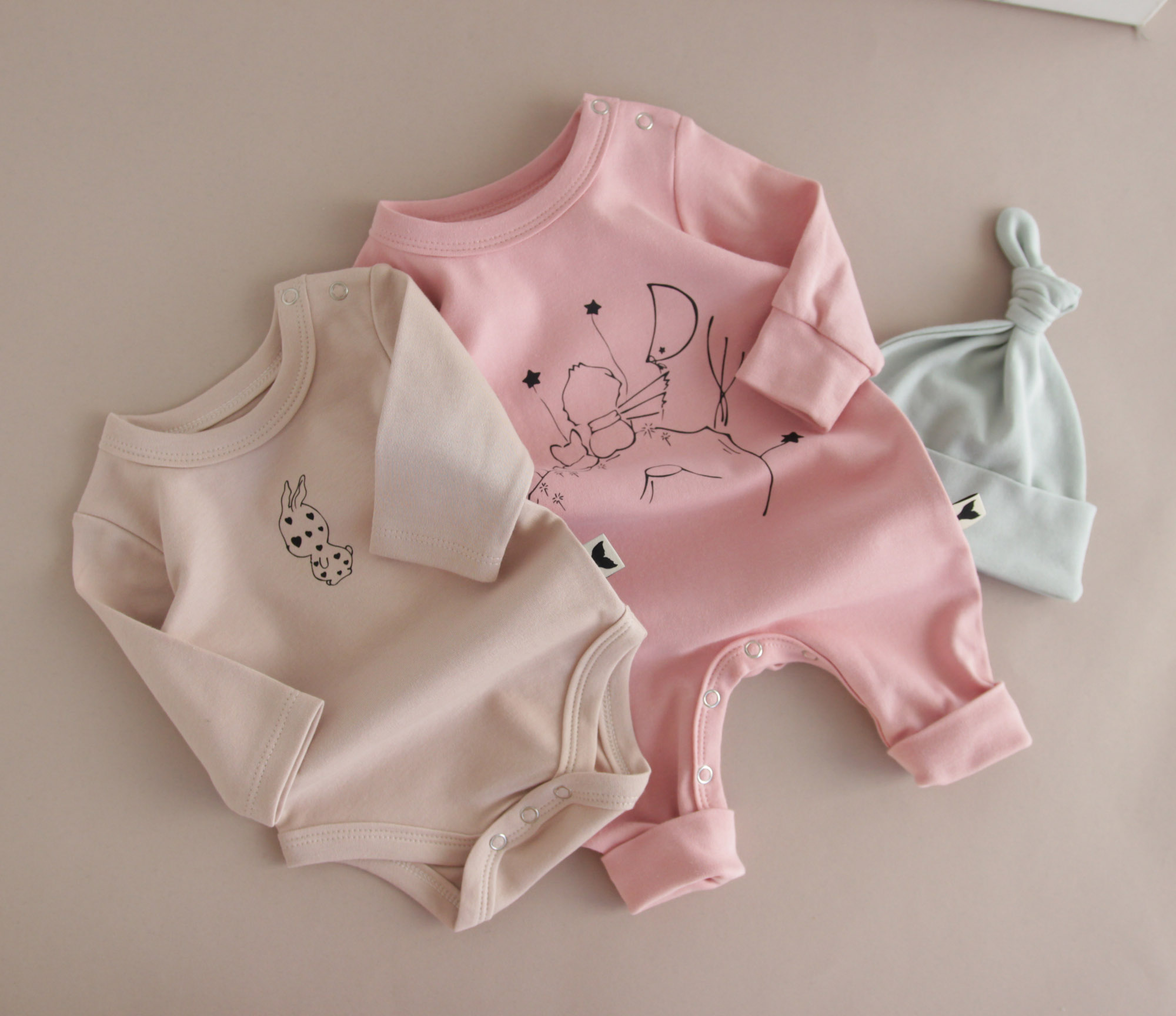 Комплект,  ромпер та шапочка для дівчинки