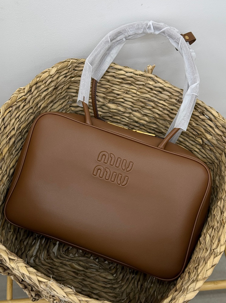Miu Miu Leather Beau bag Brown