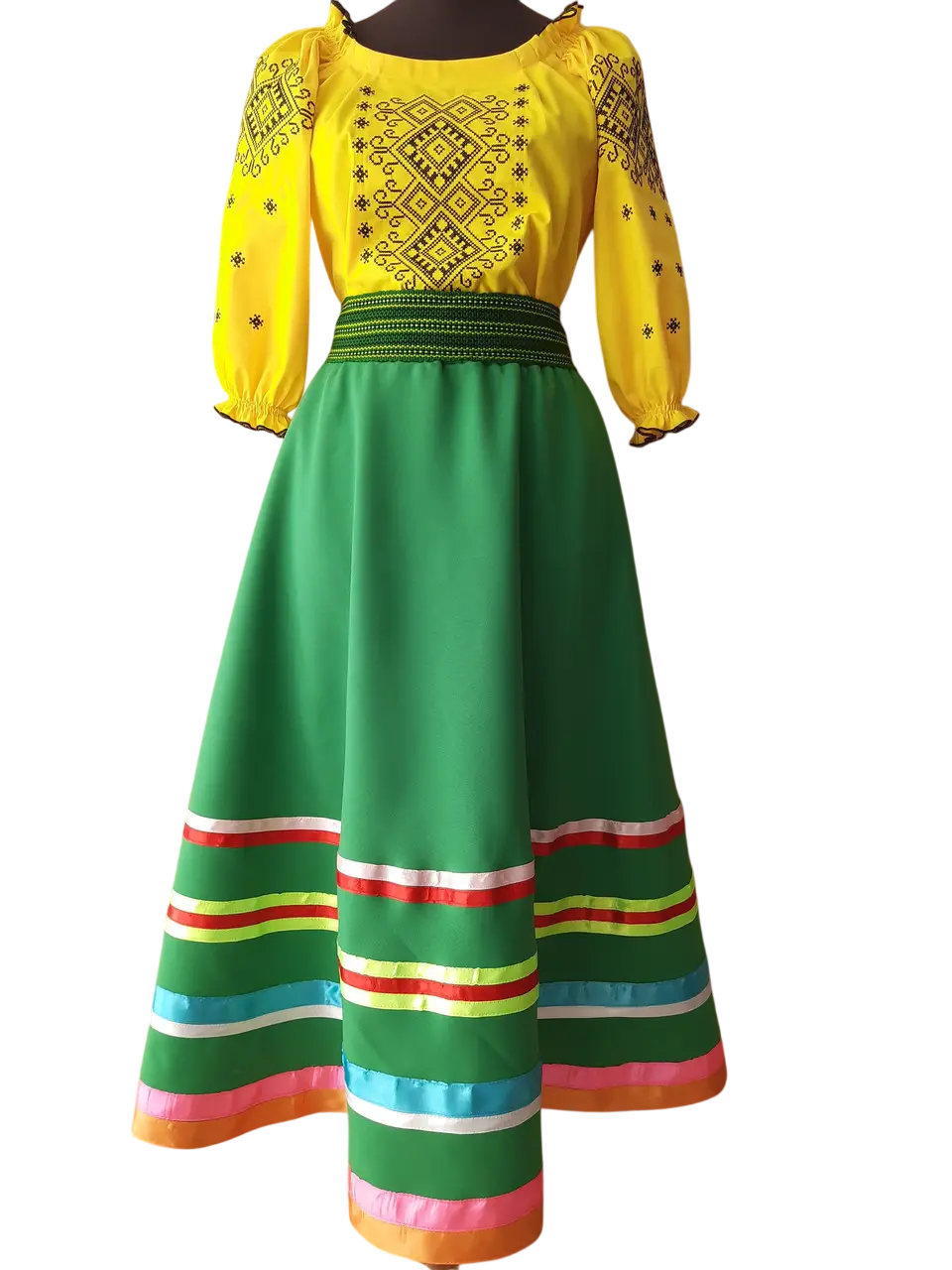 Жіночий костюм в українському стилі сорочка і спідниця напівкльош