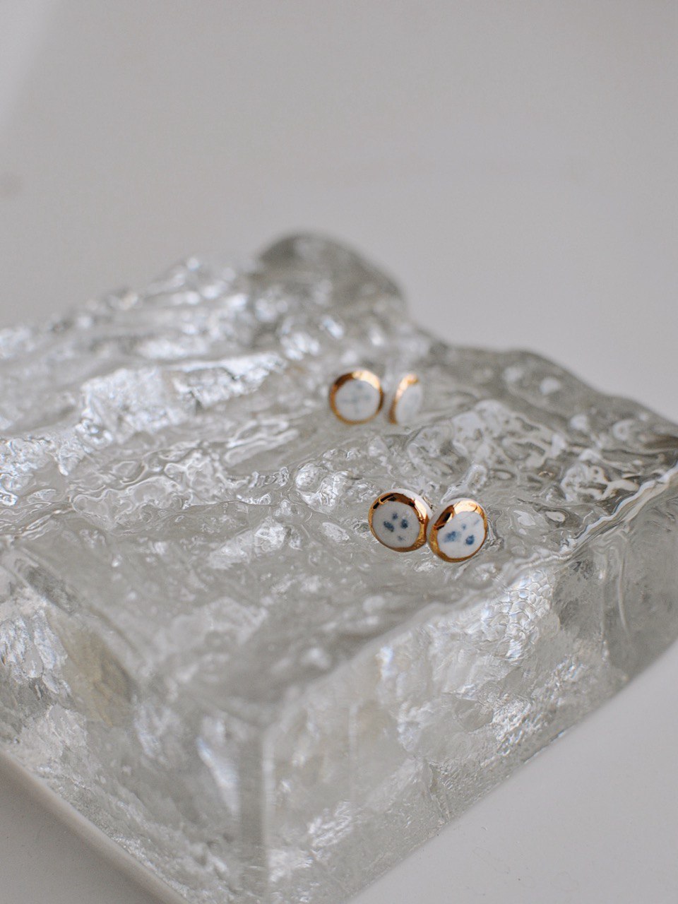 сережки-пусети з порцеляни