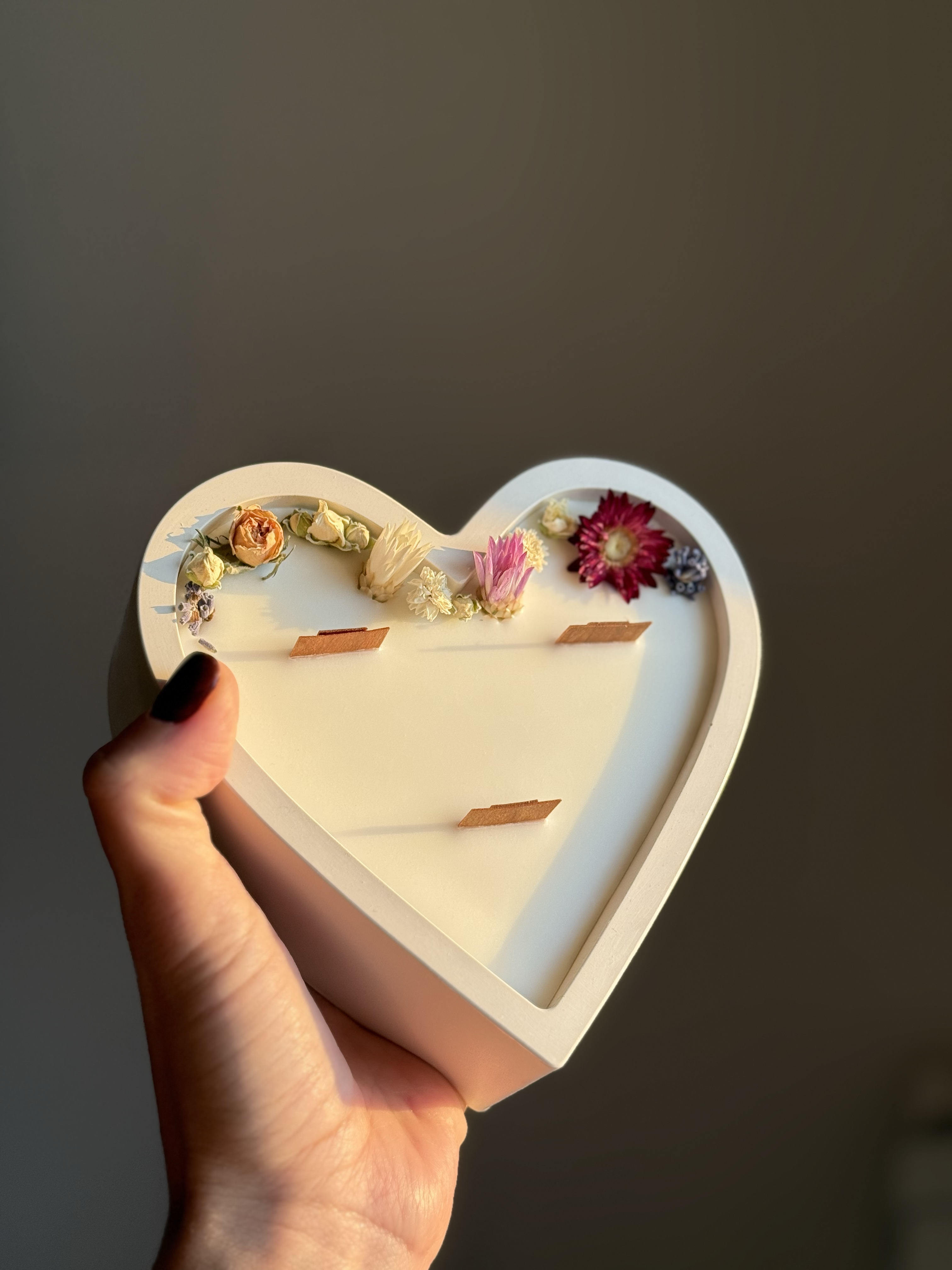 Свічка серце  з вашим таємним написом,квітковий декор