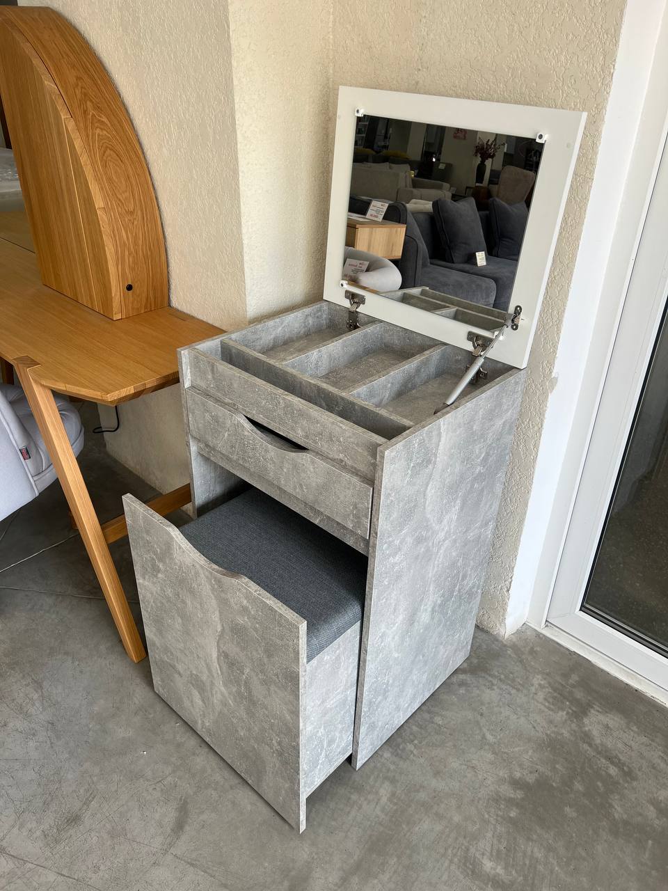 Туалетний столик Бетон+Білий