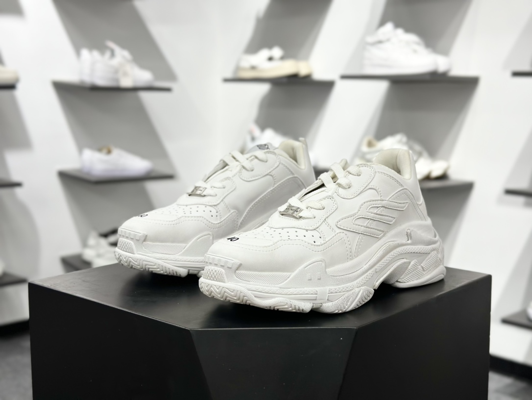 Balenciaga Triple S Trainers Sneaker Beige