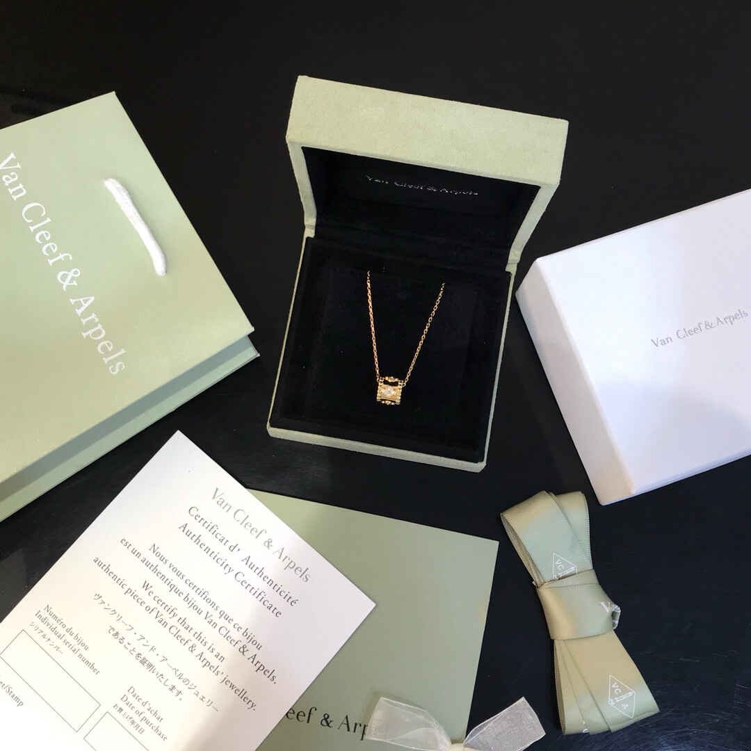 Van Cleef&Arpels підвіска золота