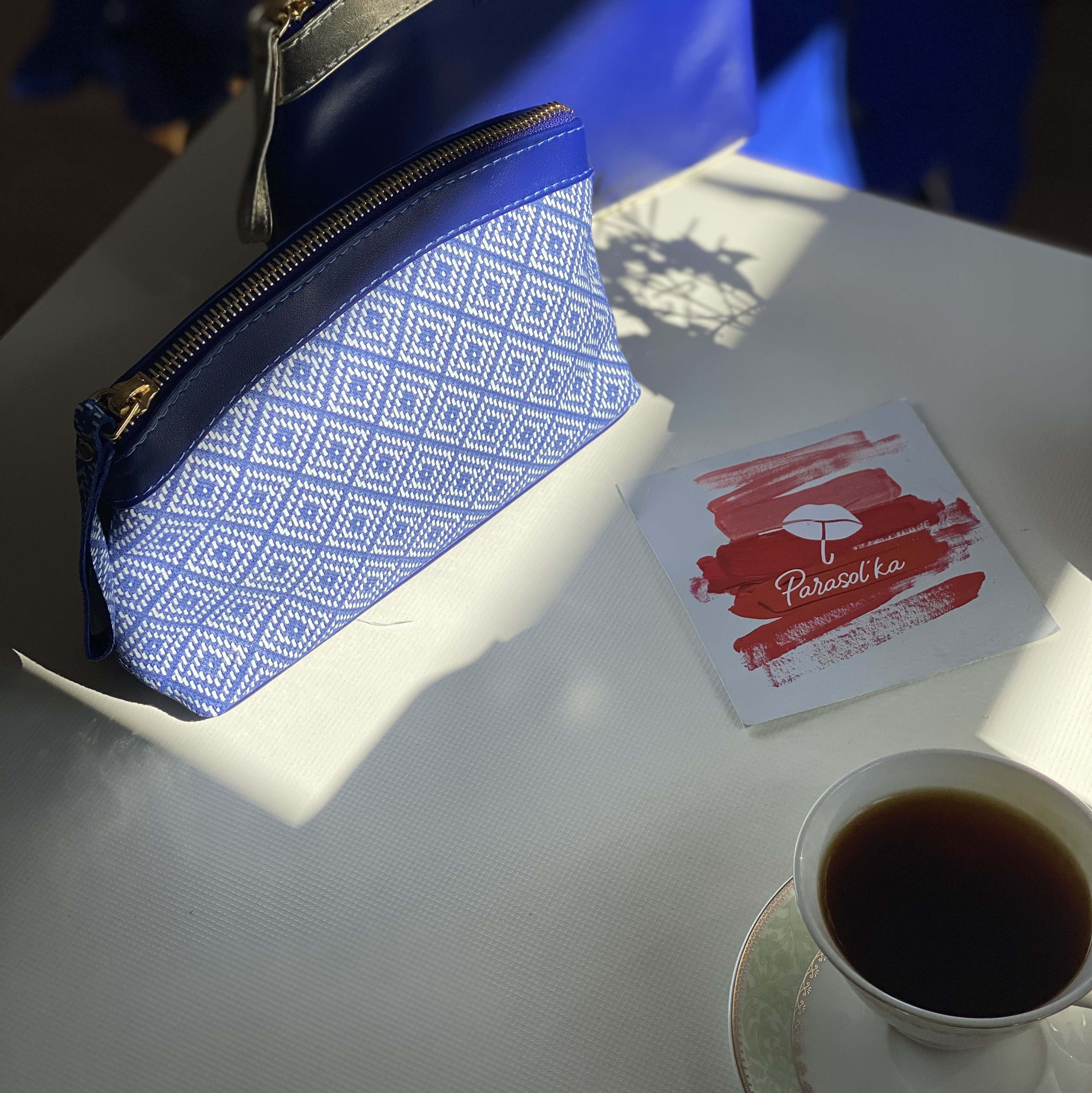 Шкіряна синя косметичка з білим орнаментом / Leather cosmetic bag Ultramarine Ornament