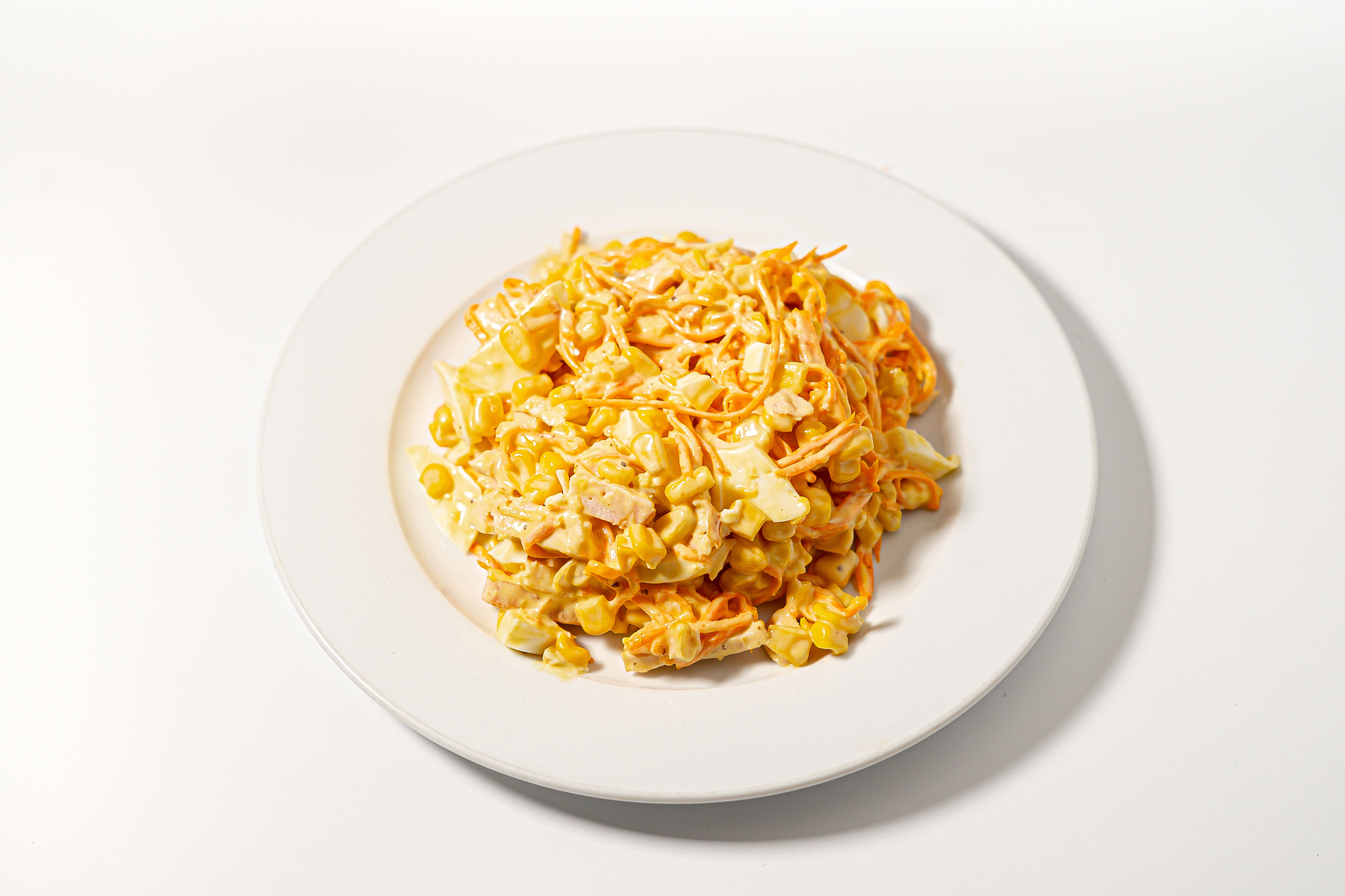 Салат з копченою куркою та корейською морквою