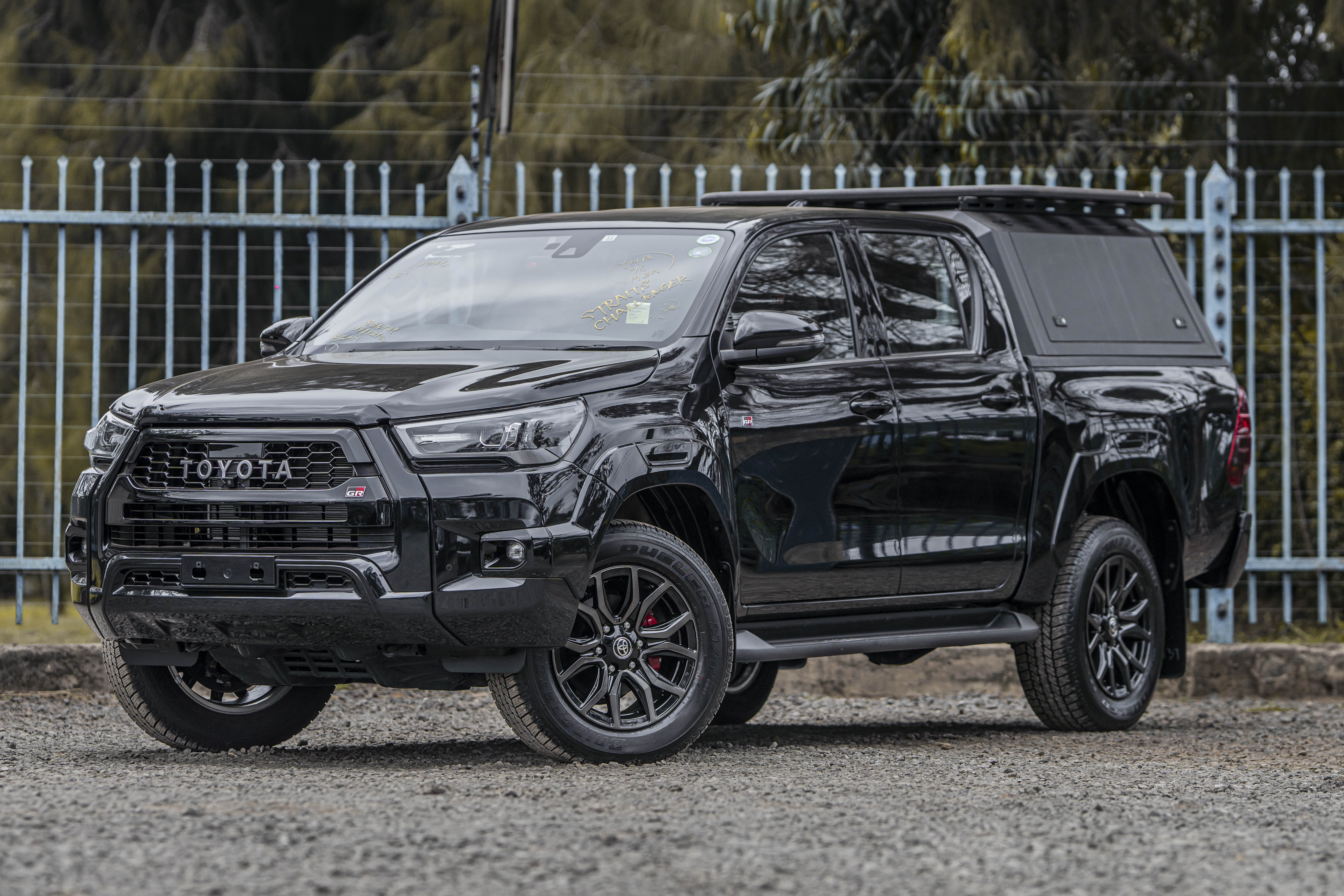 TOYOTA HILUX