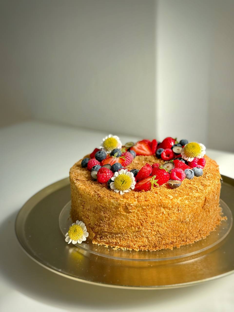 MEDOVÁ TORTA S MALINAMI