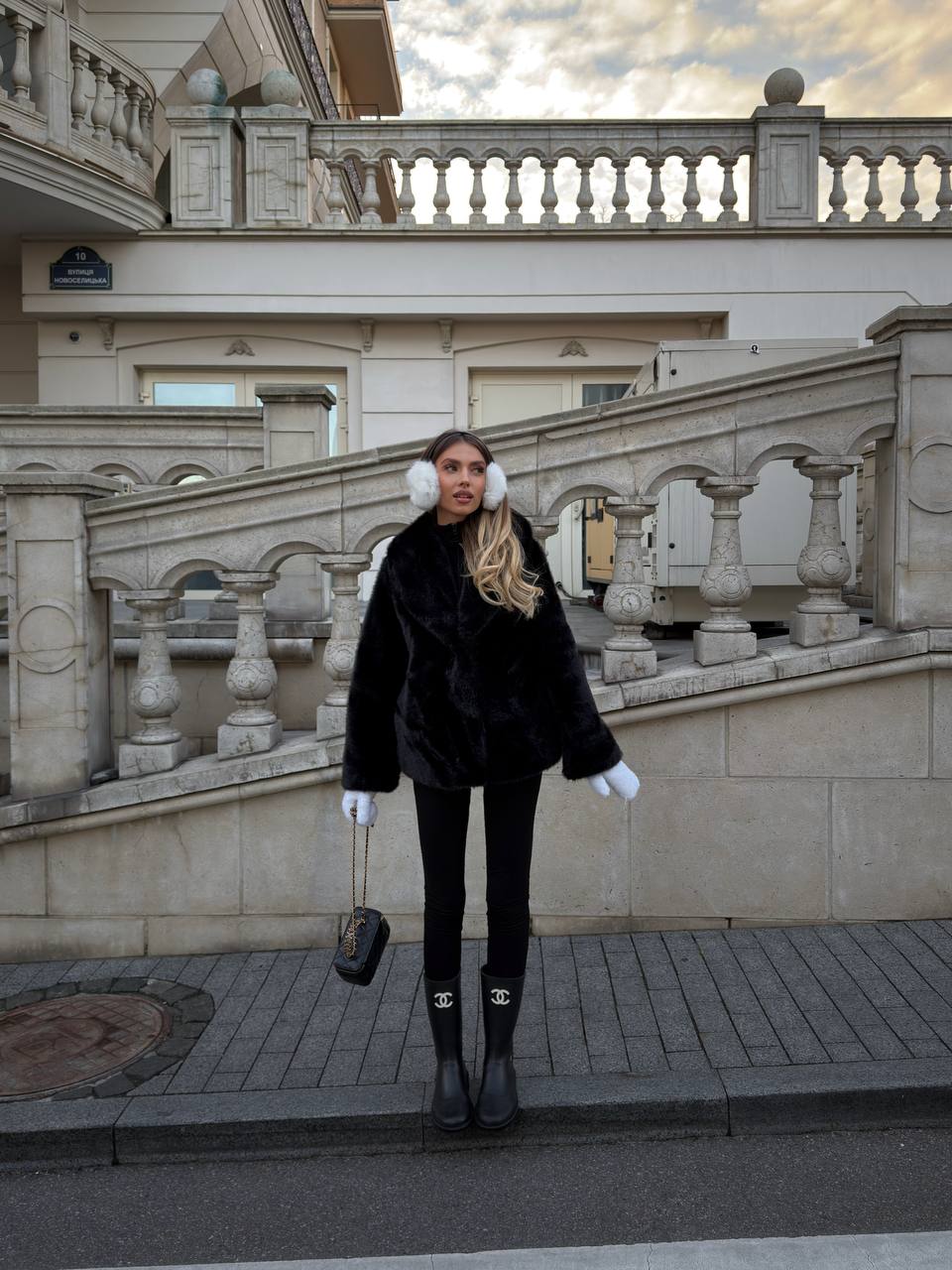 Шубка чорна