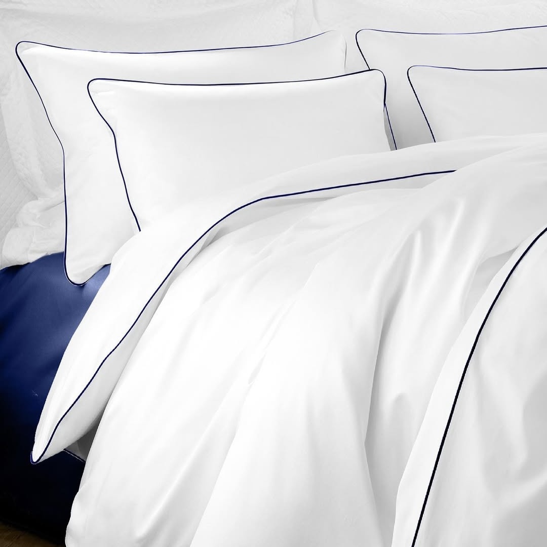 Постільна білизна з сатину, колір Білий з синім кантом