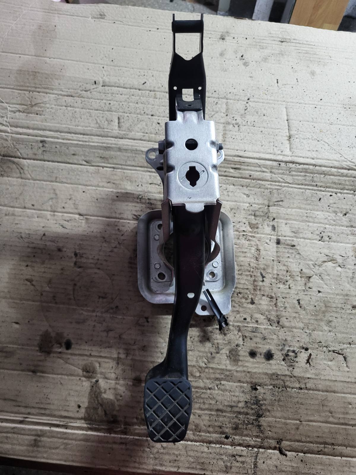 Педаль тормоза Passat B6 BMP