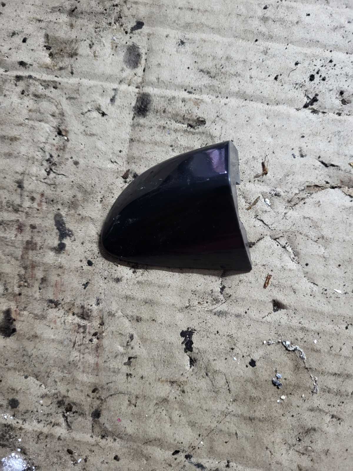 Кришка ручки задньої лівої дверки Passat B6 LC9X