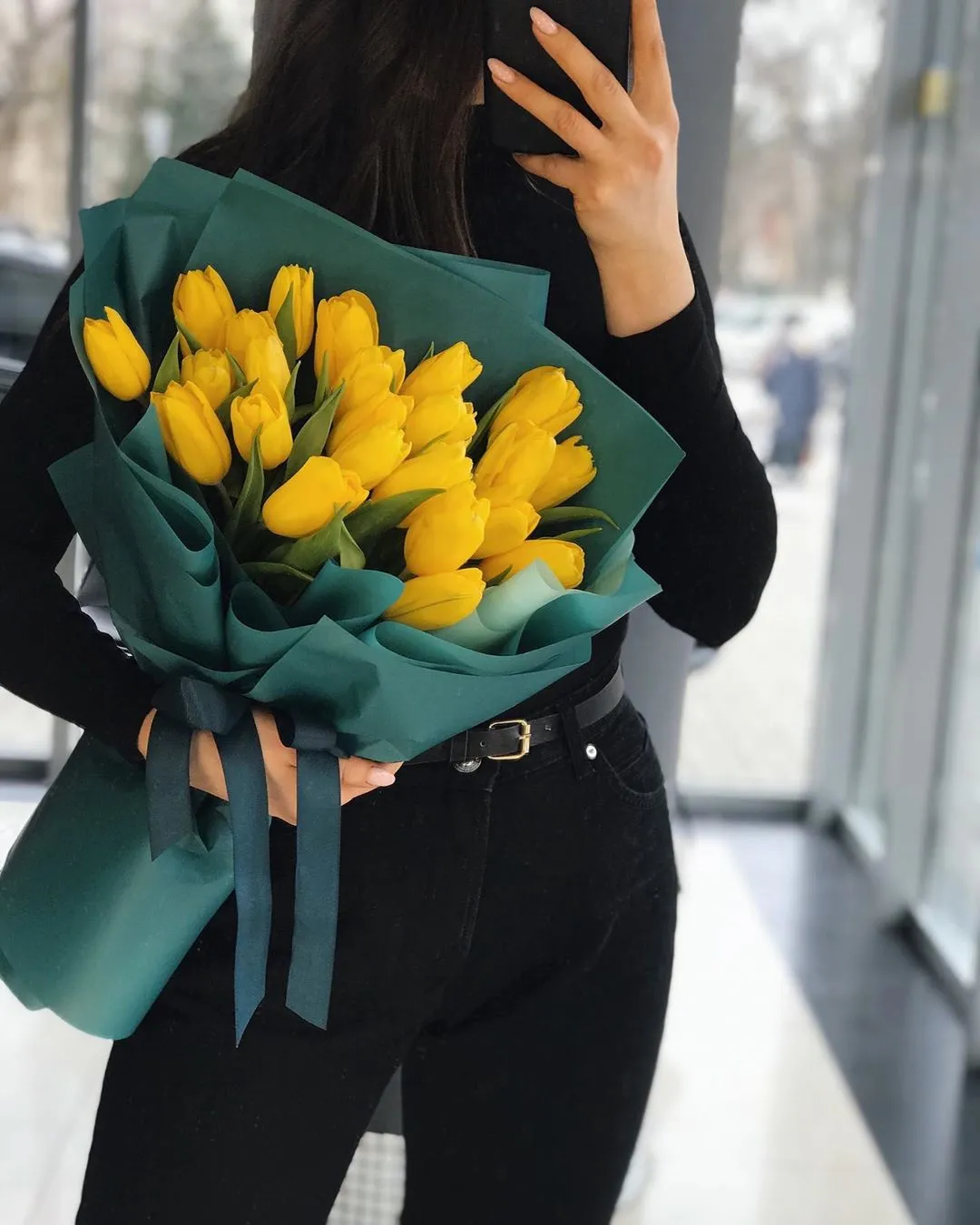 Букет з 25 жовтих тюльпанів