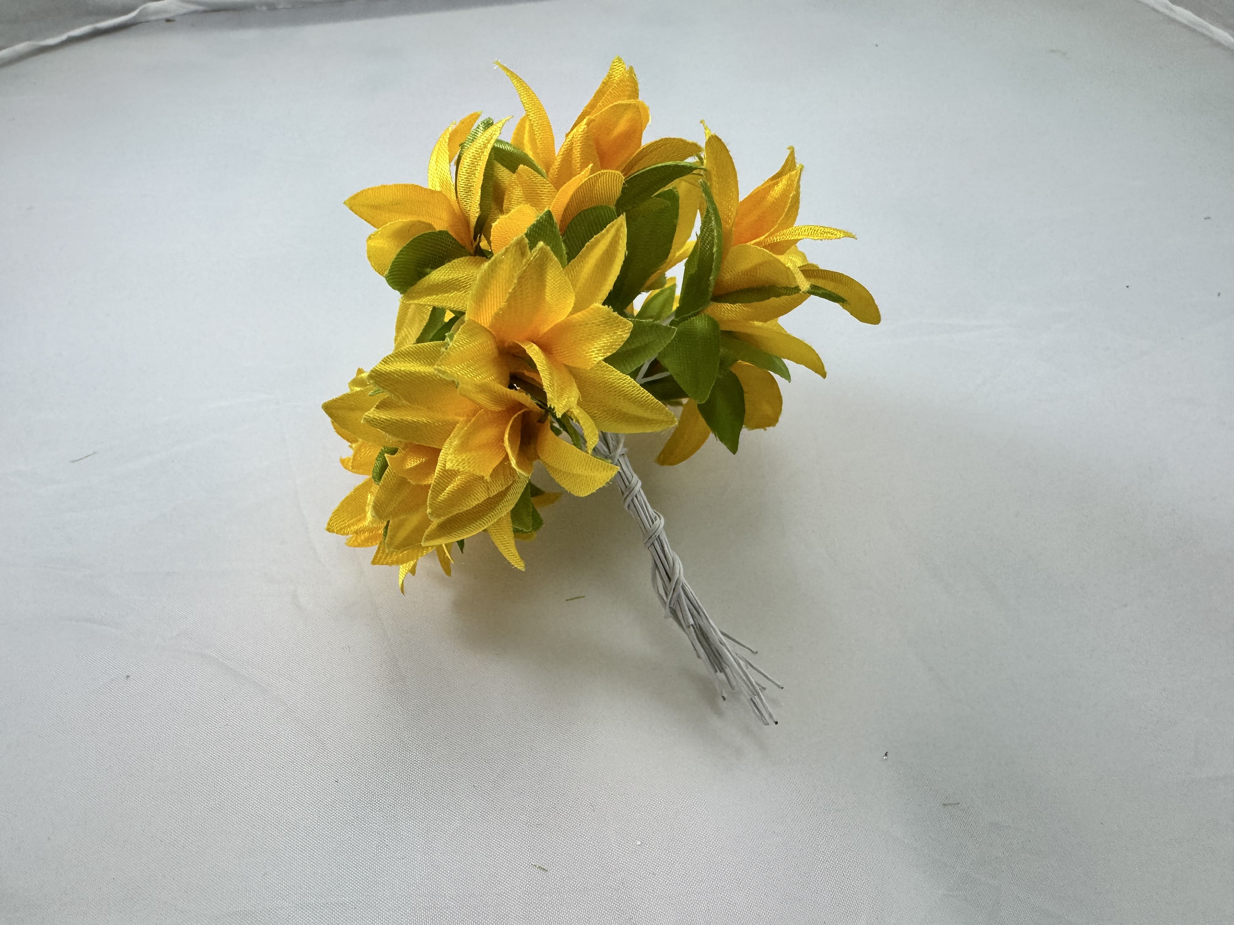 Жовті штучні квіти для творчості 20 шт (для віночків)