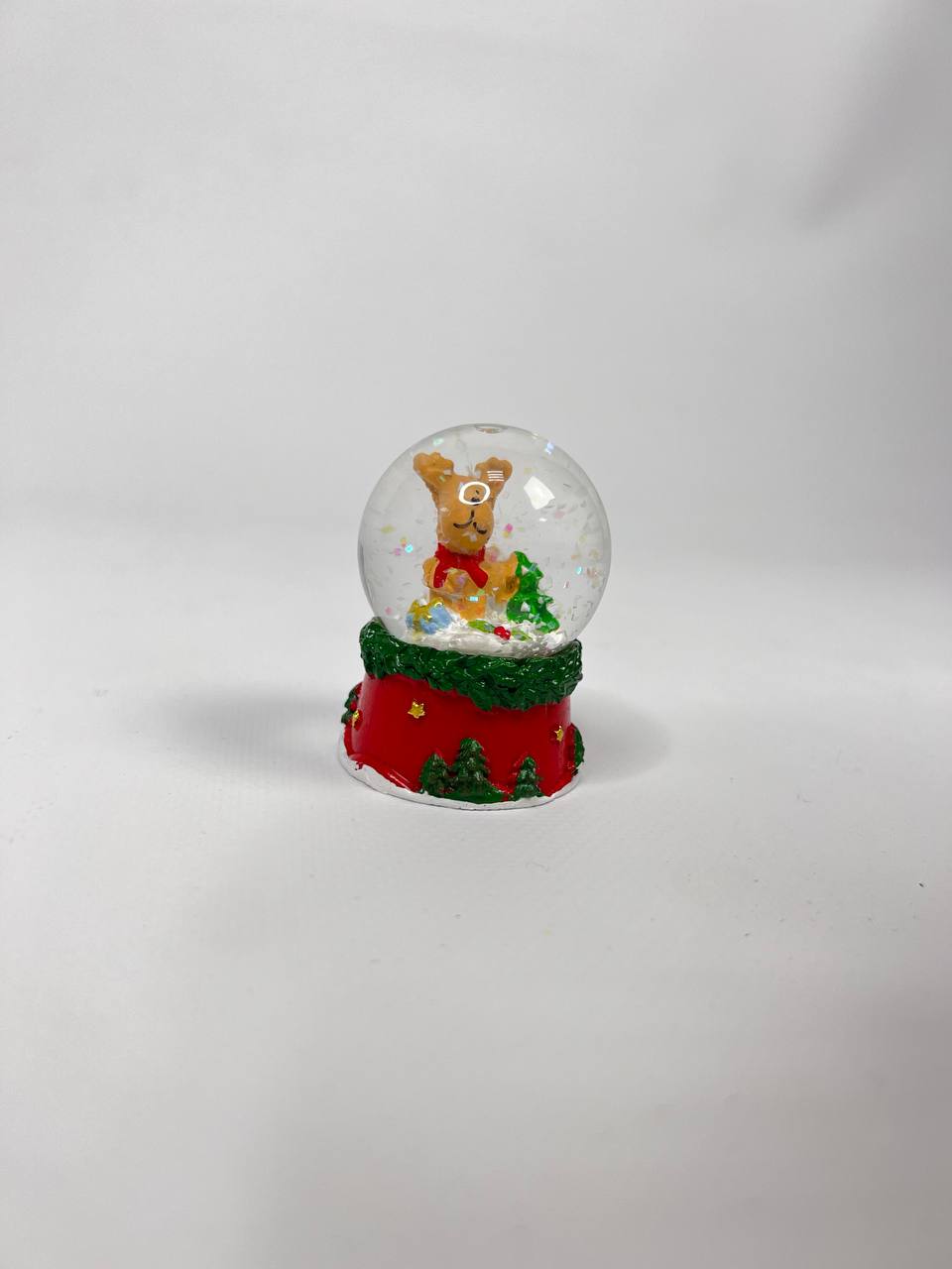 Скляний сніжний шар Олень