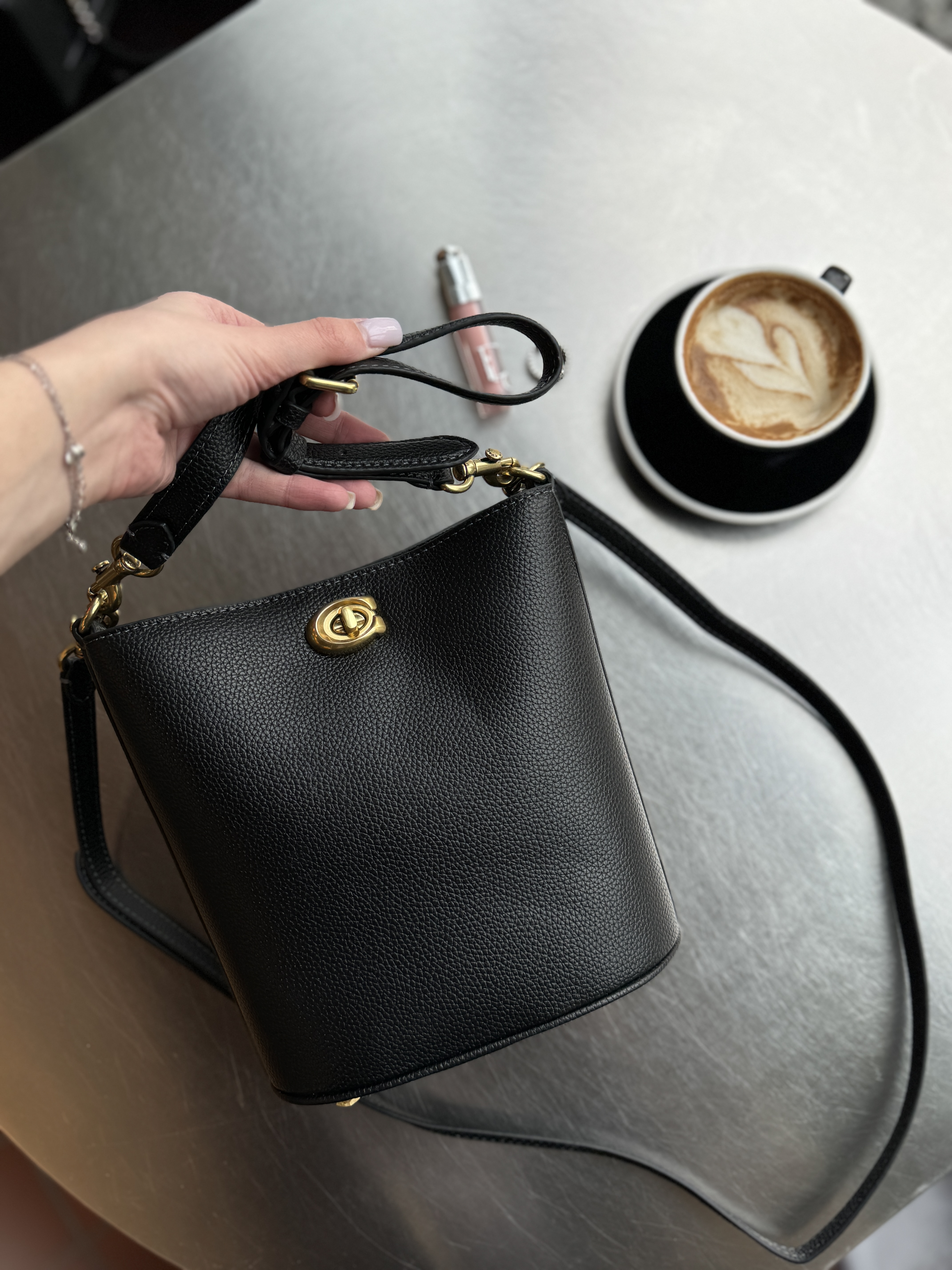 Coach Willow Soft Bucket Bag Black/Gold