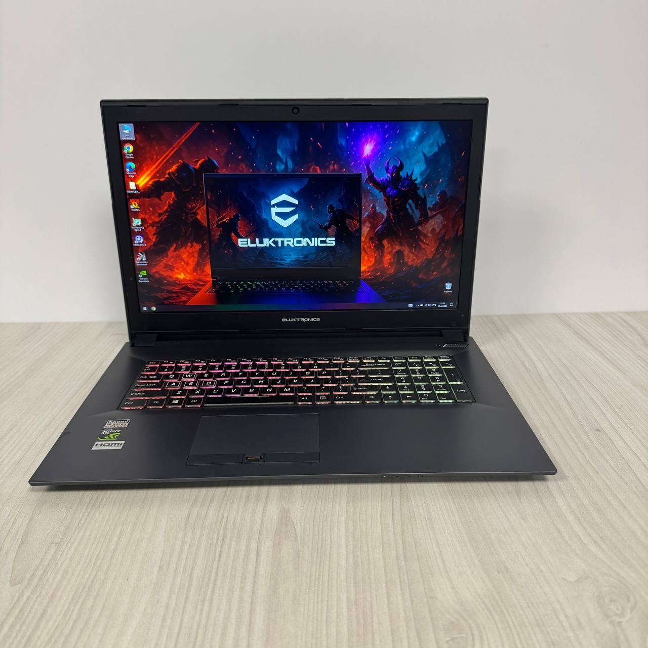 Eluktronics 17 N870HK
