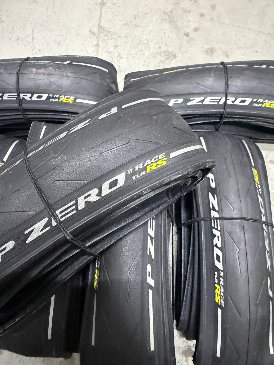 Покришка велосипедна бескамерна Pirelli P ZERO Race RS TLR 700 28"