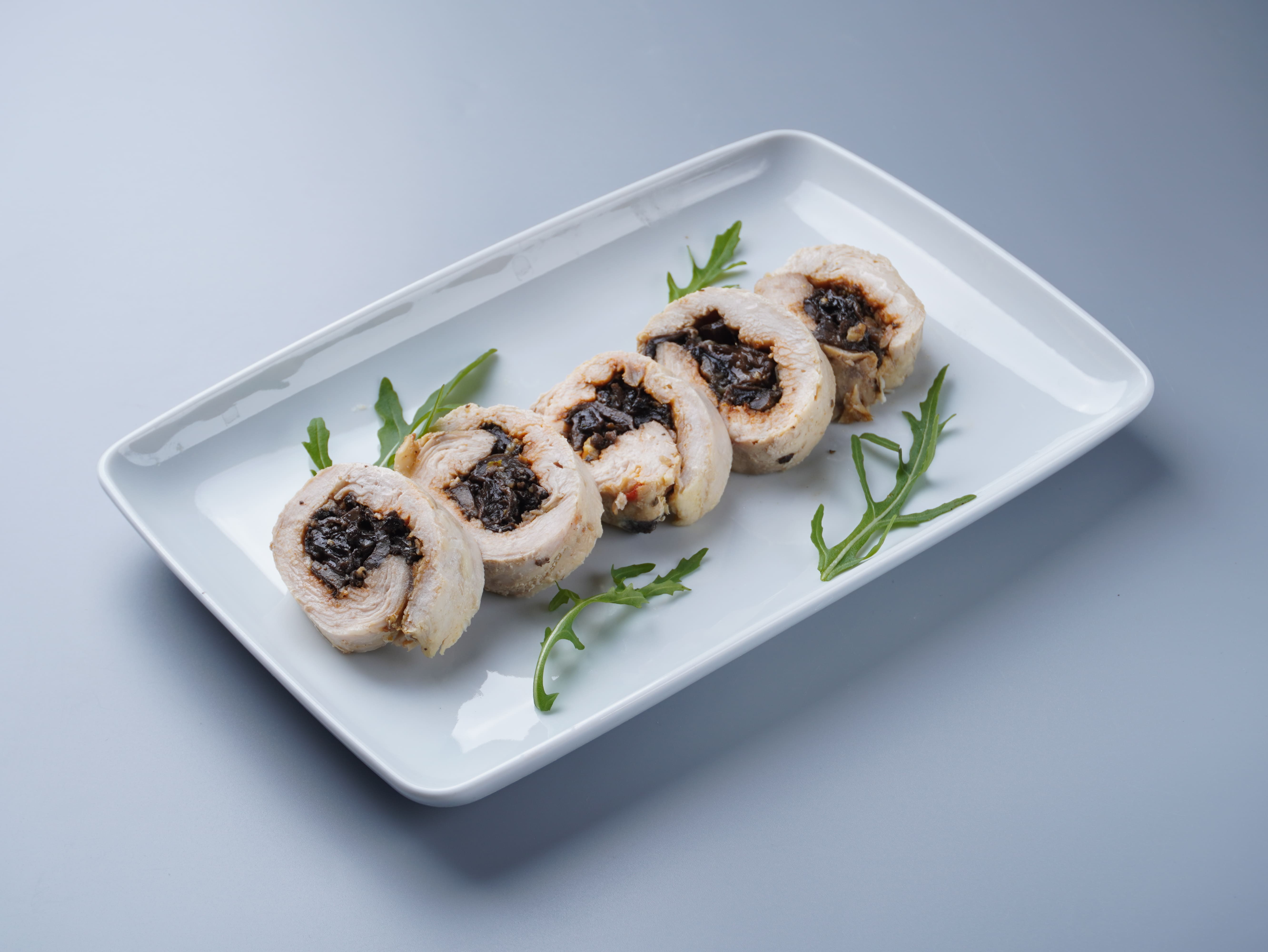 Курячий ролл з грибами запечений (100 грам)