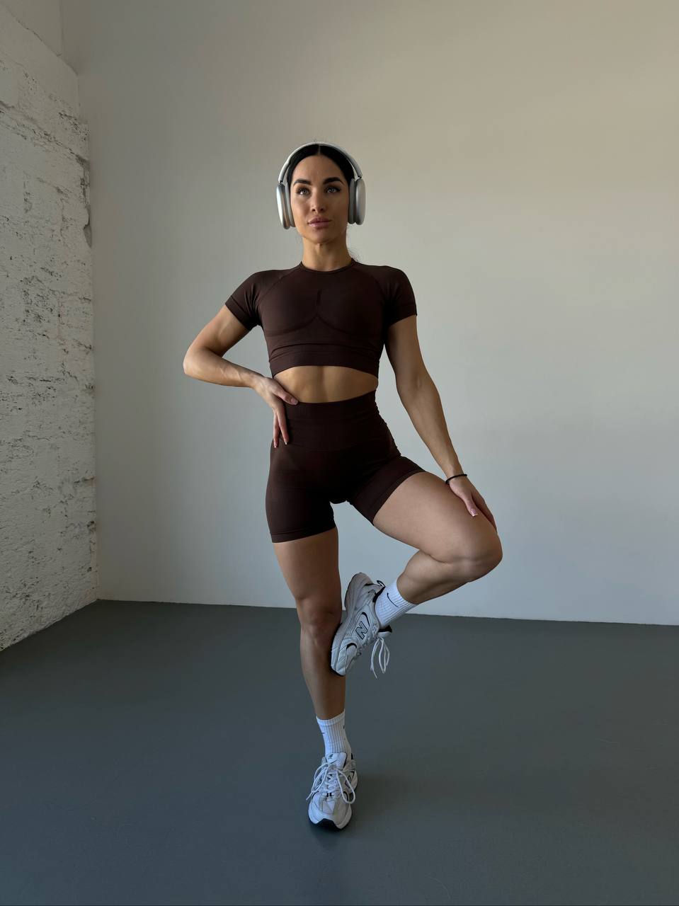 Комплект кроп топ та вело із Пуш ап Верона в кольорі шоколад