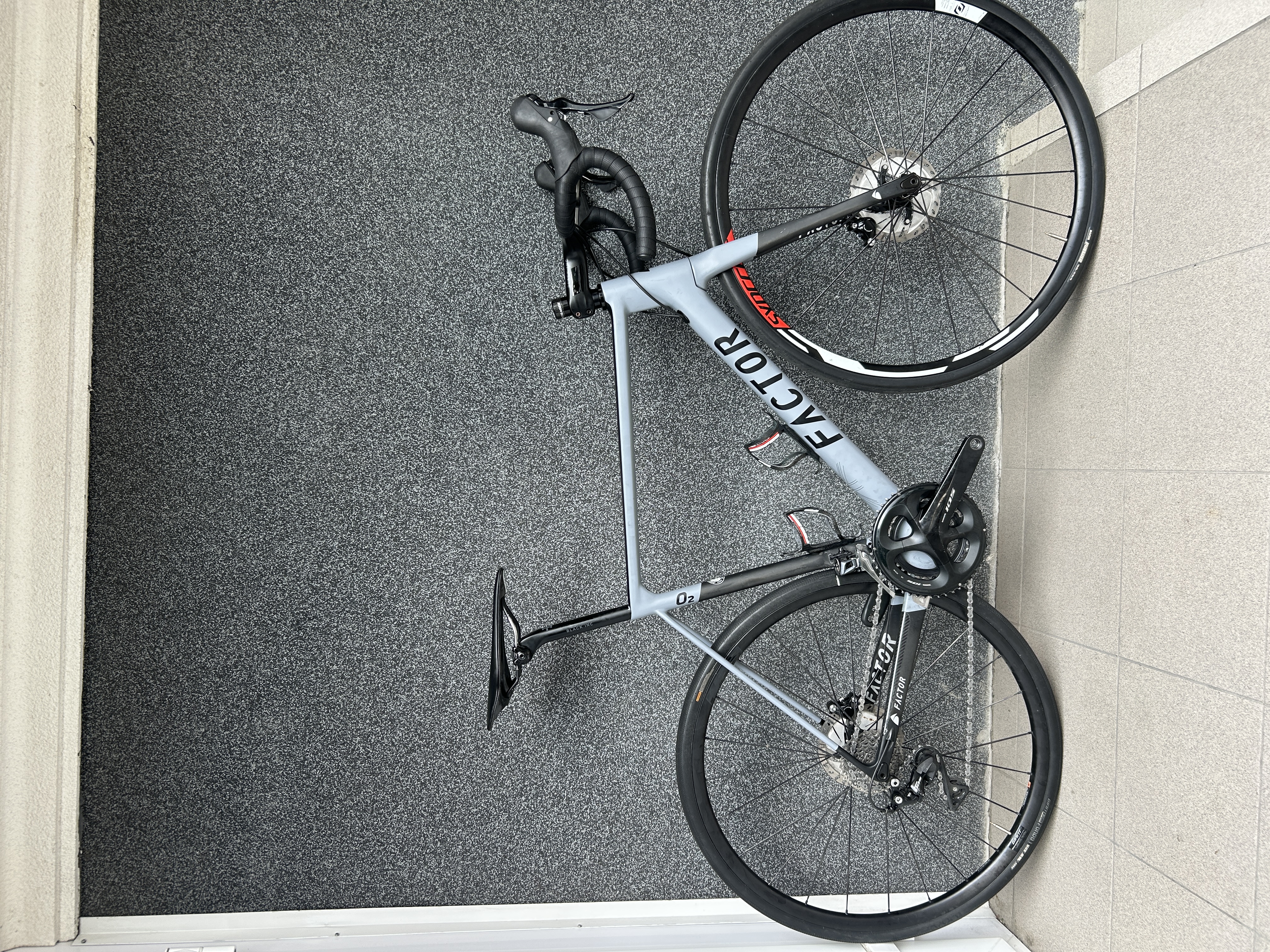 Шосейний велосипед Factor O2 Carbon