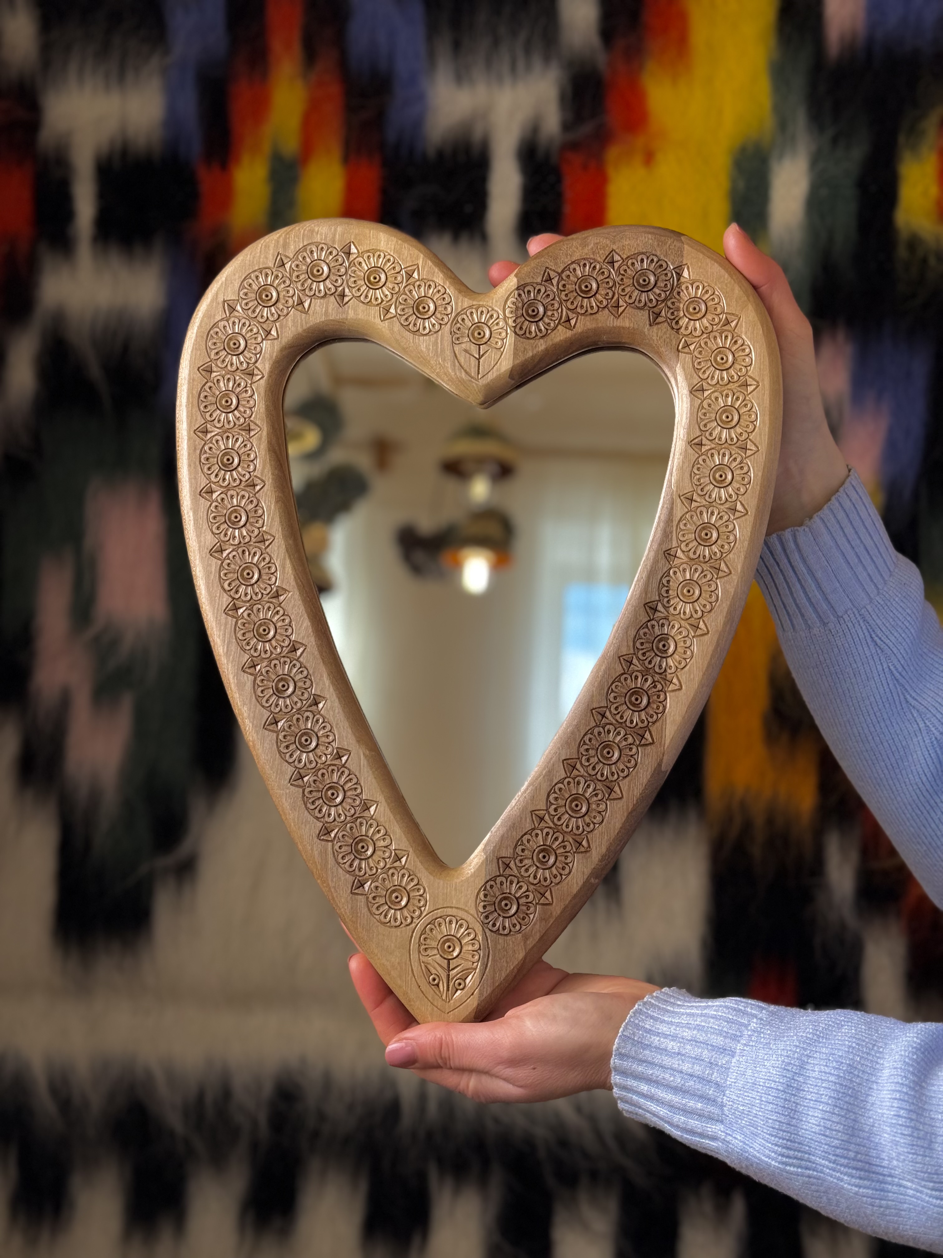 Дзеркало в різьбленій рамі "Косиця молодиця", 40*30 см