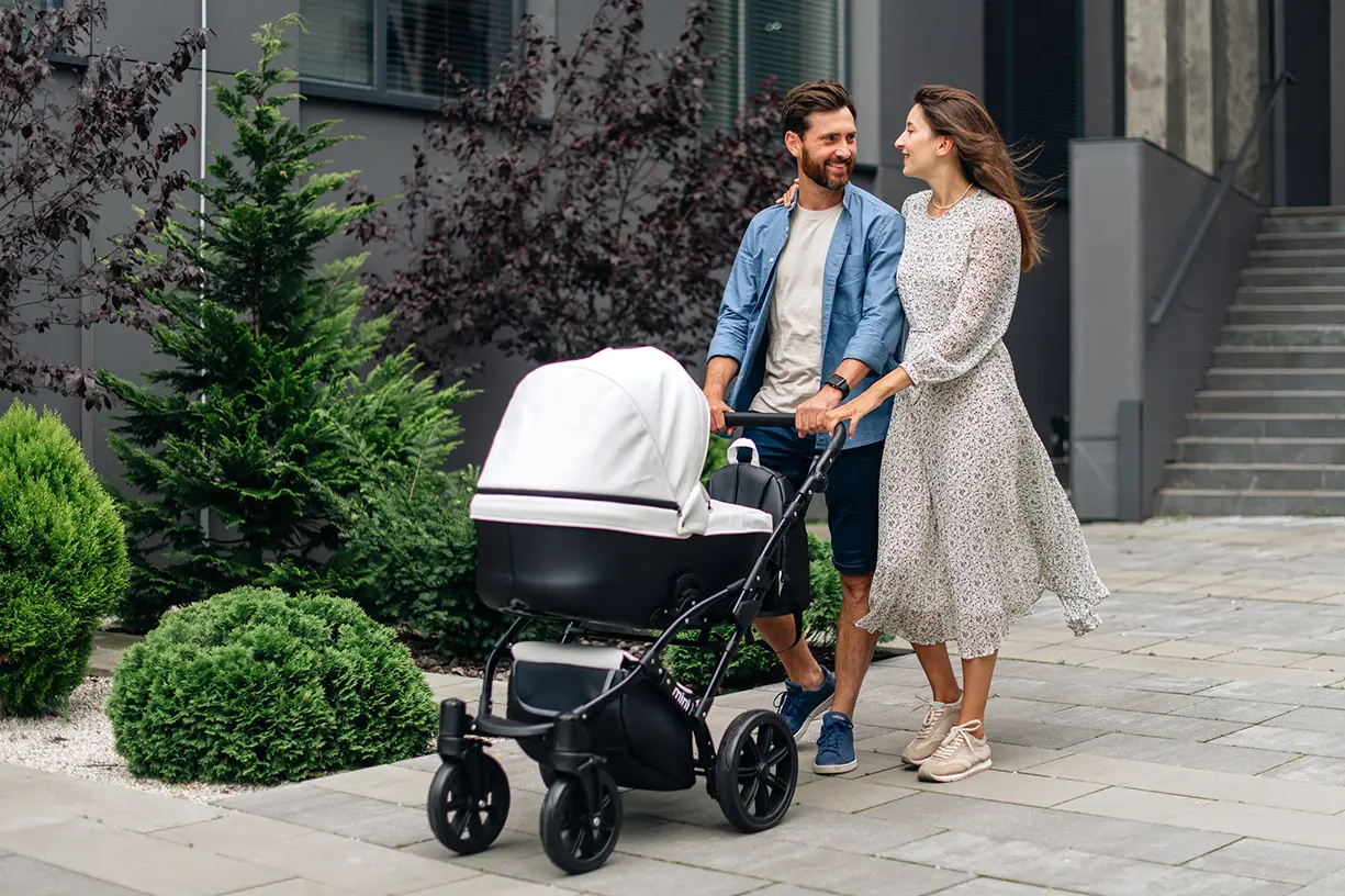 Коляска 2в1 Donatan Mini екошкіра біло/чорна