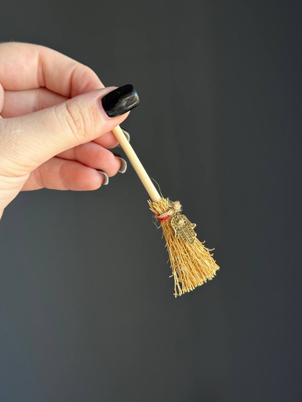 Декор мітла-оберіг