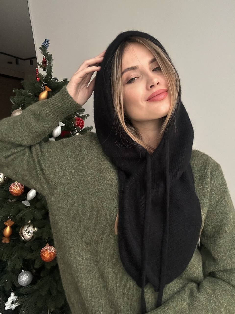 Капор на кнопках чорний