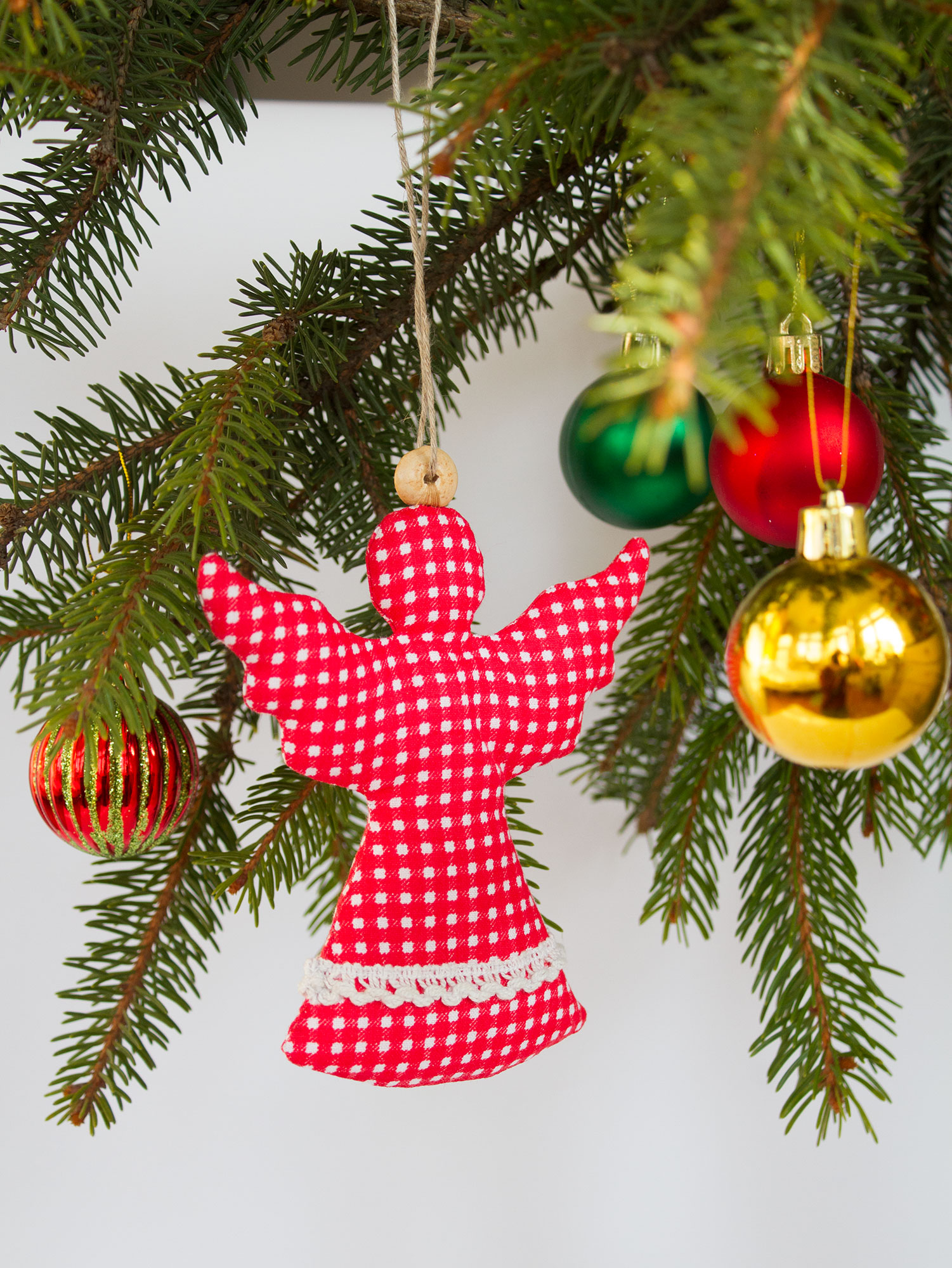 Ялинкова прикраса янгол