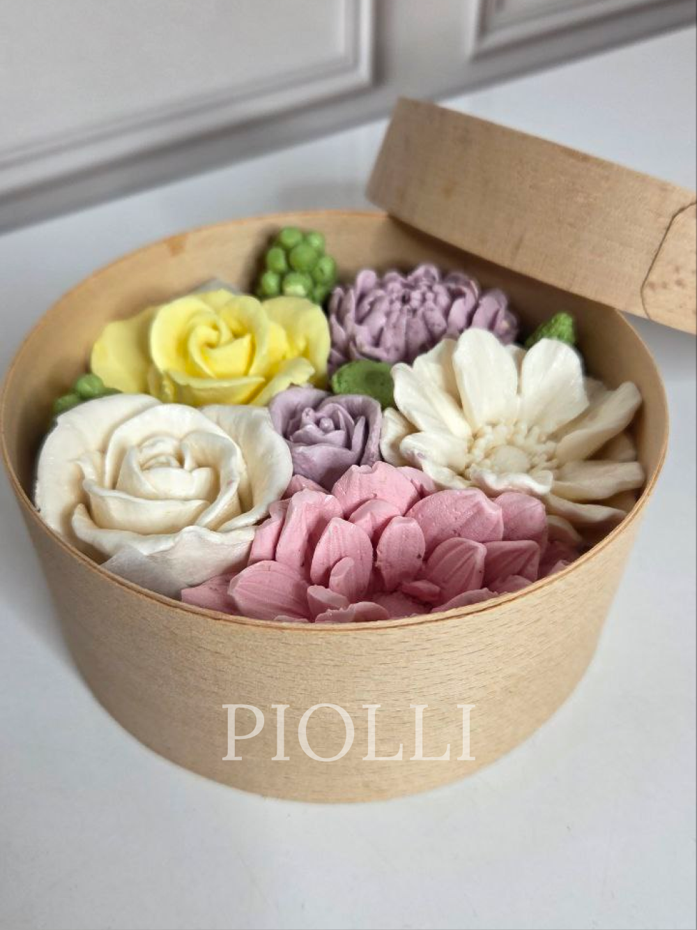 Коробка зефірних квітів D 14 см