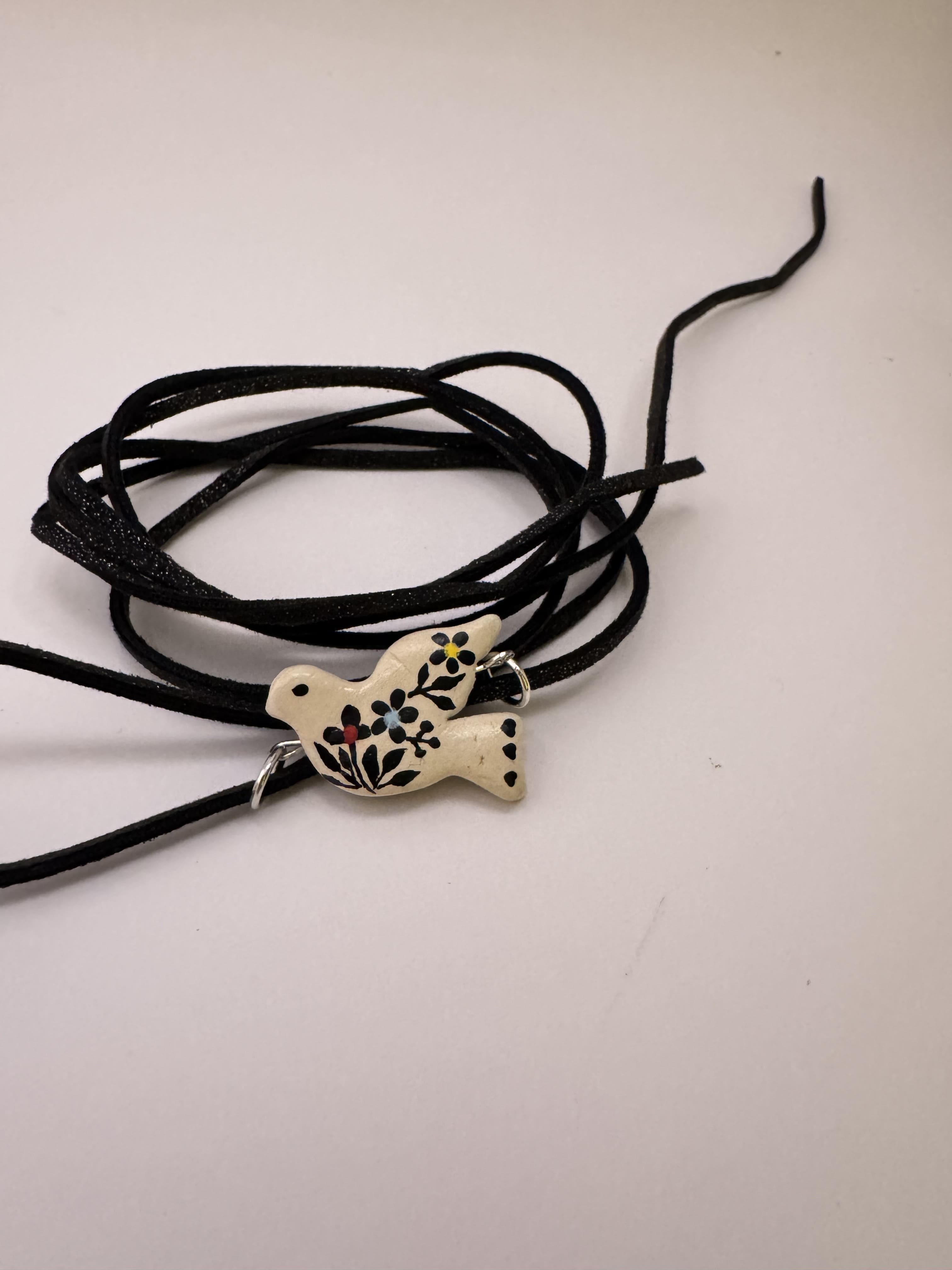 Підвіска на шию «Пташечка Горлиця Біла» з глини